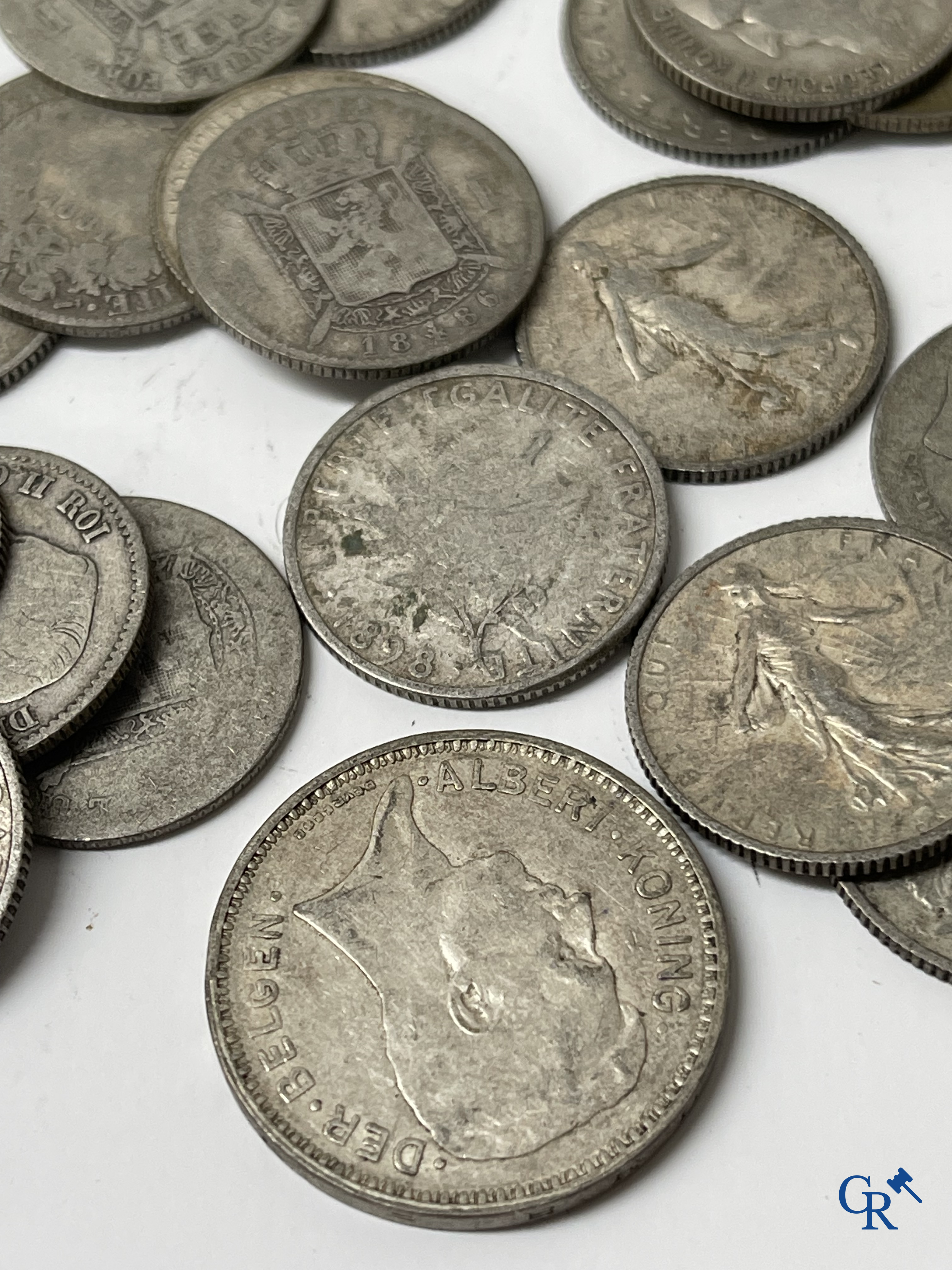 Numismatiek. Munten: Groot lot met Belgische en Franse muntstukken in zilver.