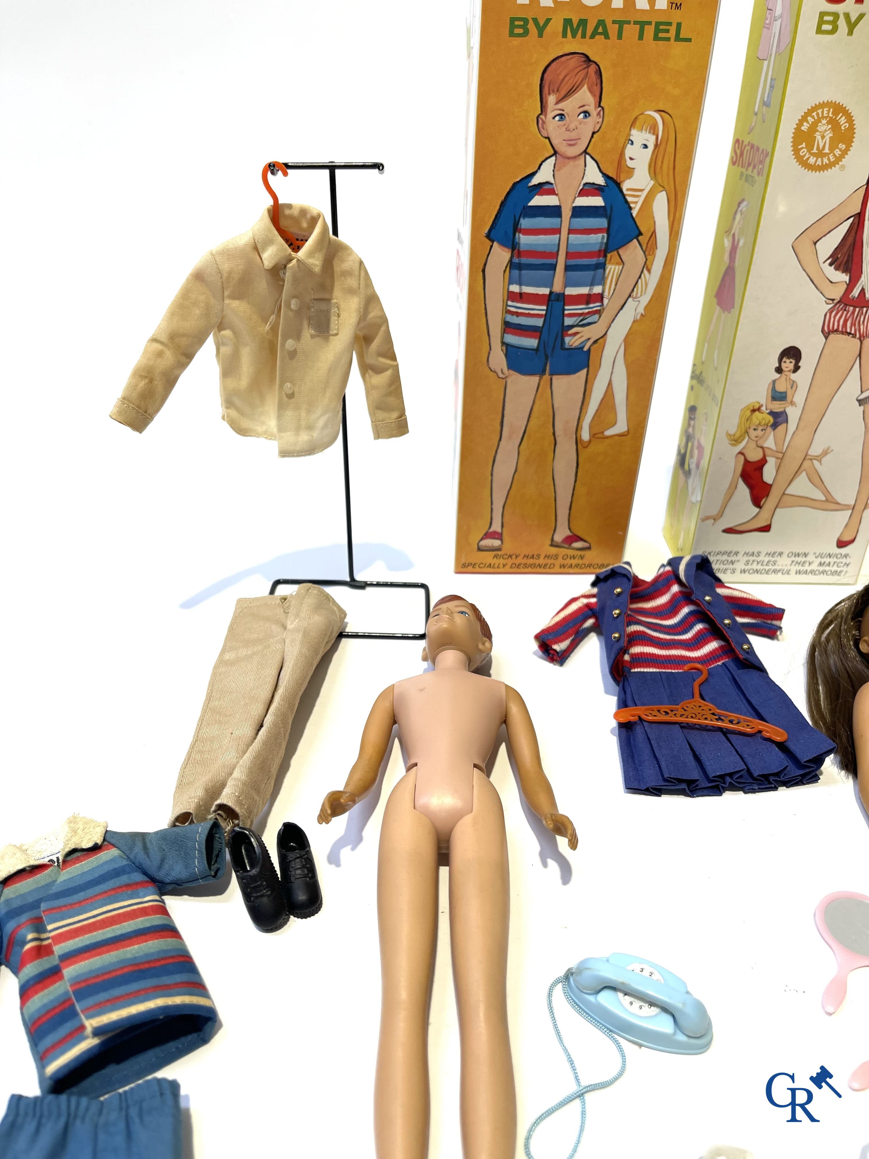 Oud Speelgoed. Mattel, een groot lot poppen en attributen. Barbie, Ricky, Skipper, Ken enz. Jaren '60 en later.