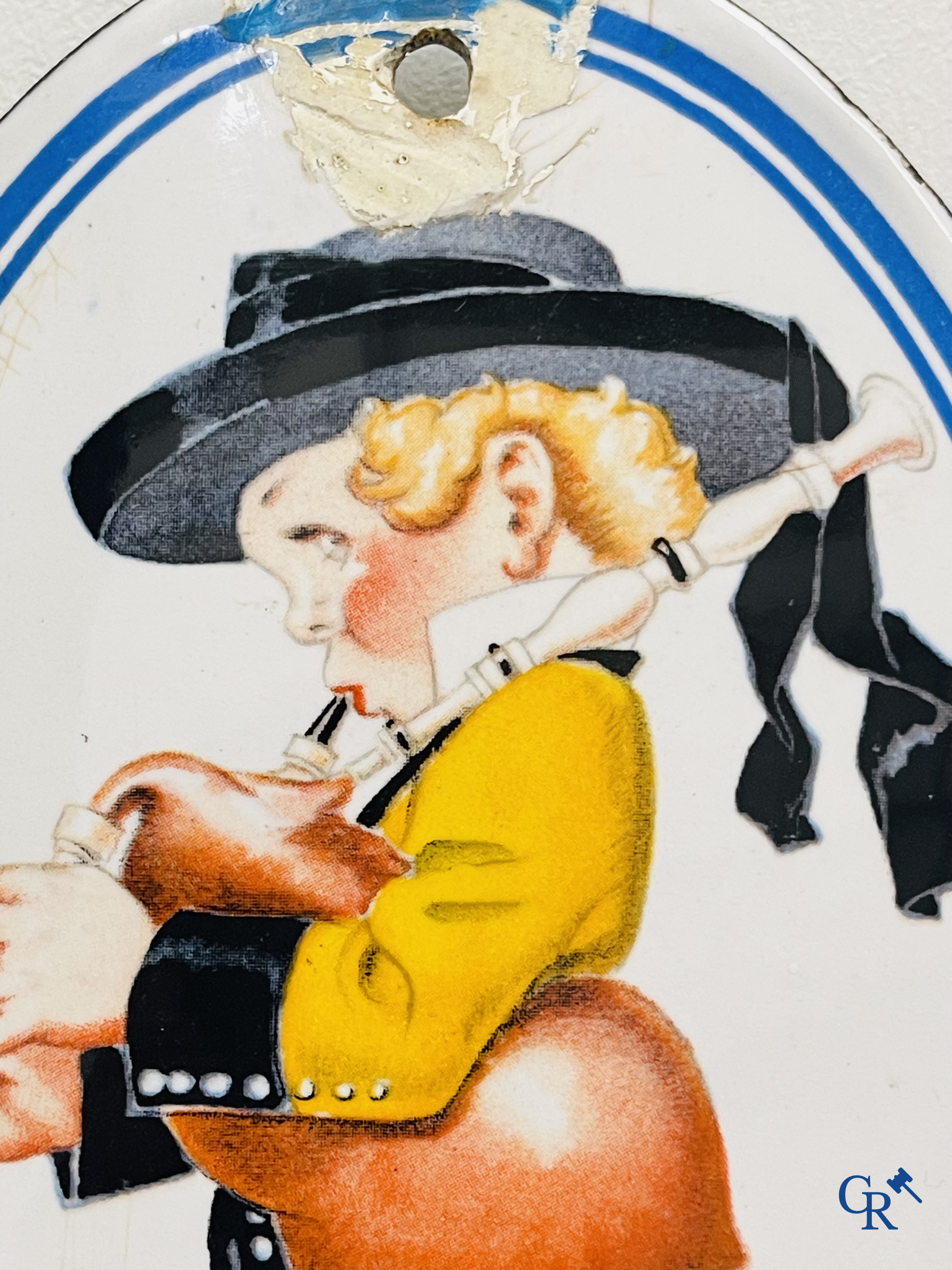 Celtiques, grote emaille publiciteits thermometer geïllustreerd met een ontwerp van René Vincent. Circa 1930.