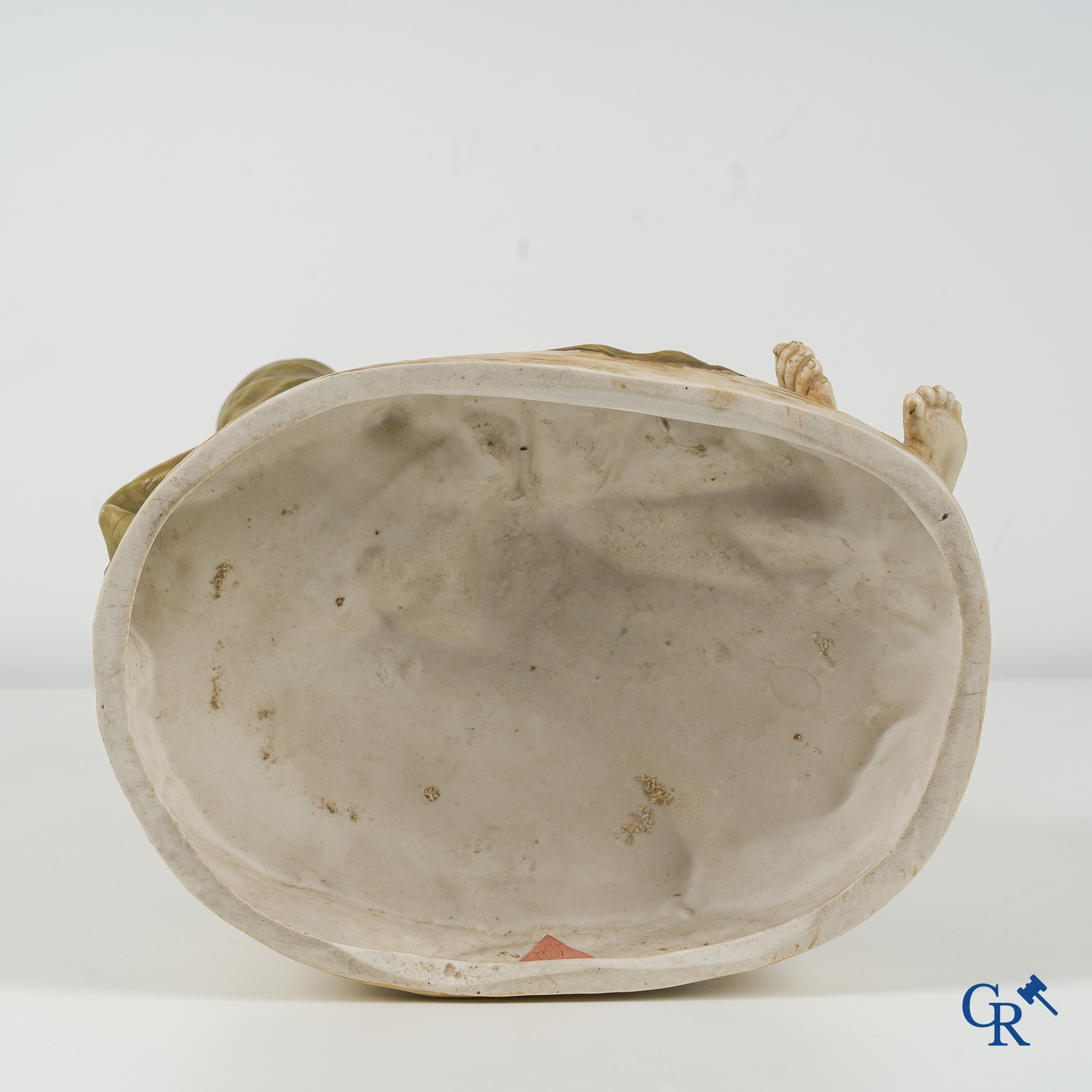 Royal Dux Bohemia. Grote groep in porselein met 2 personages. Circa 1900. Gemerkt.