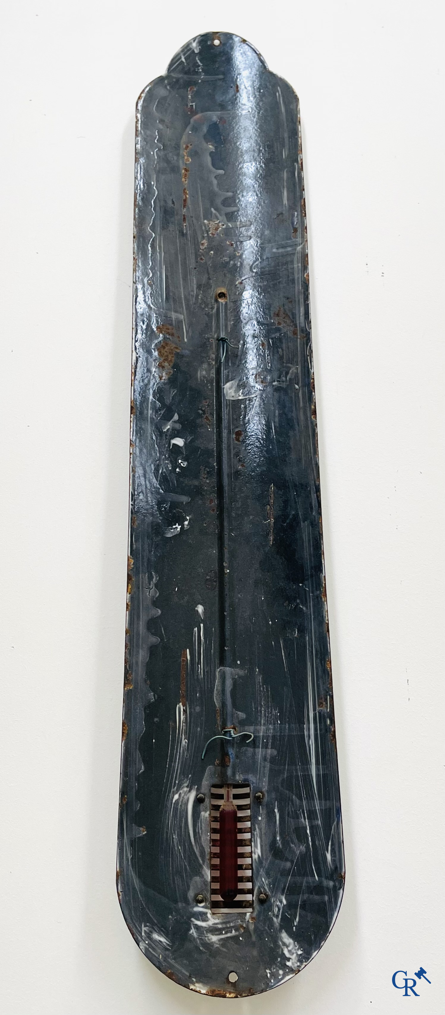 Celtiques, grote emaille publiciteits thermometer geïllustreerd met een ontwerp van René Vincent. Circa 1930.