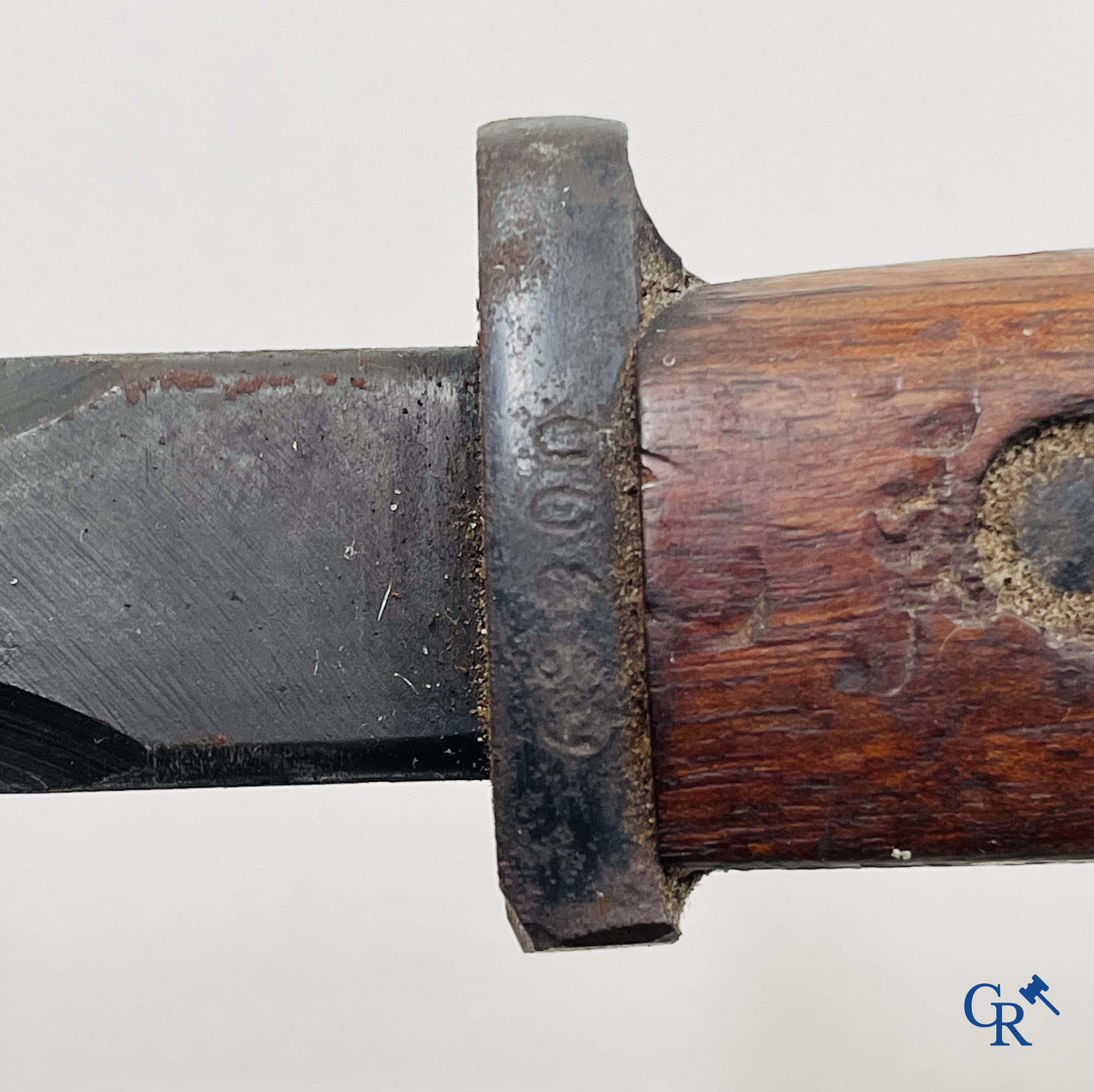 Militaria. W.K & Cie Solingen. Een zwaard met schede gemerkt met gekroonde L. 14. Een bajonet bijgevoegd. (genummerd)
