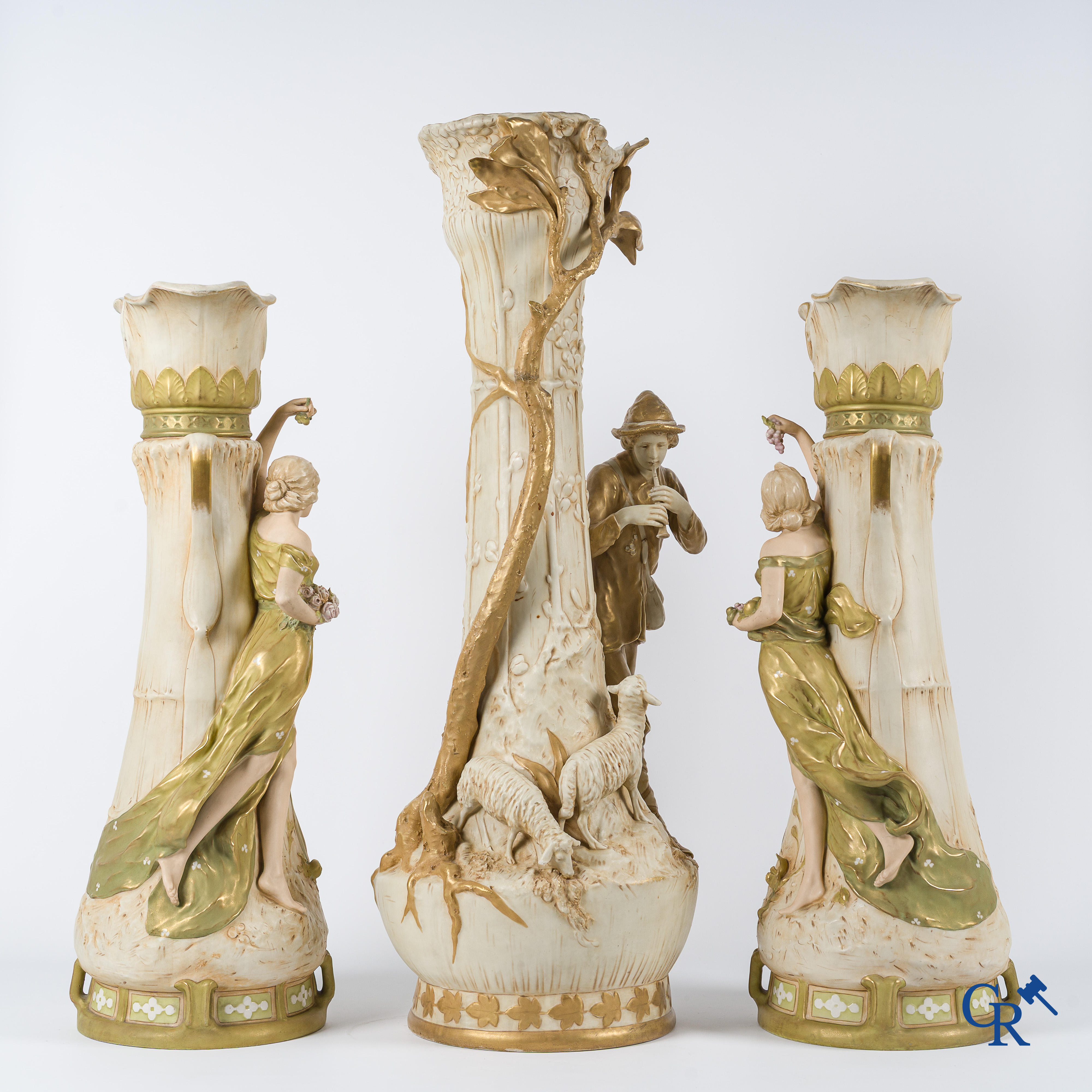 Royal Dux Bohemia. Imposant 3 stel in porselein. Art Nouveau. Gemerkt. Circa 1900.