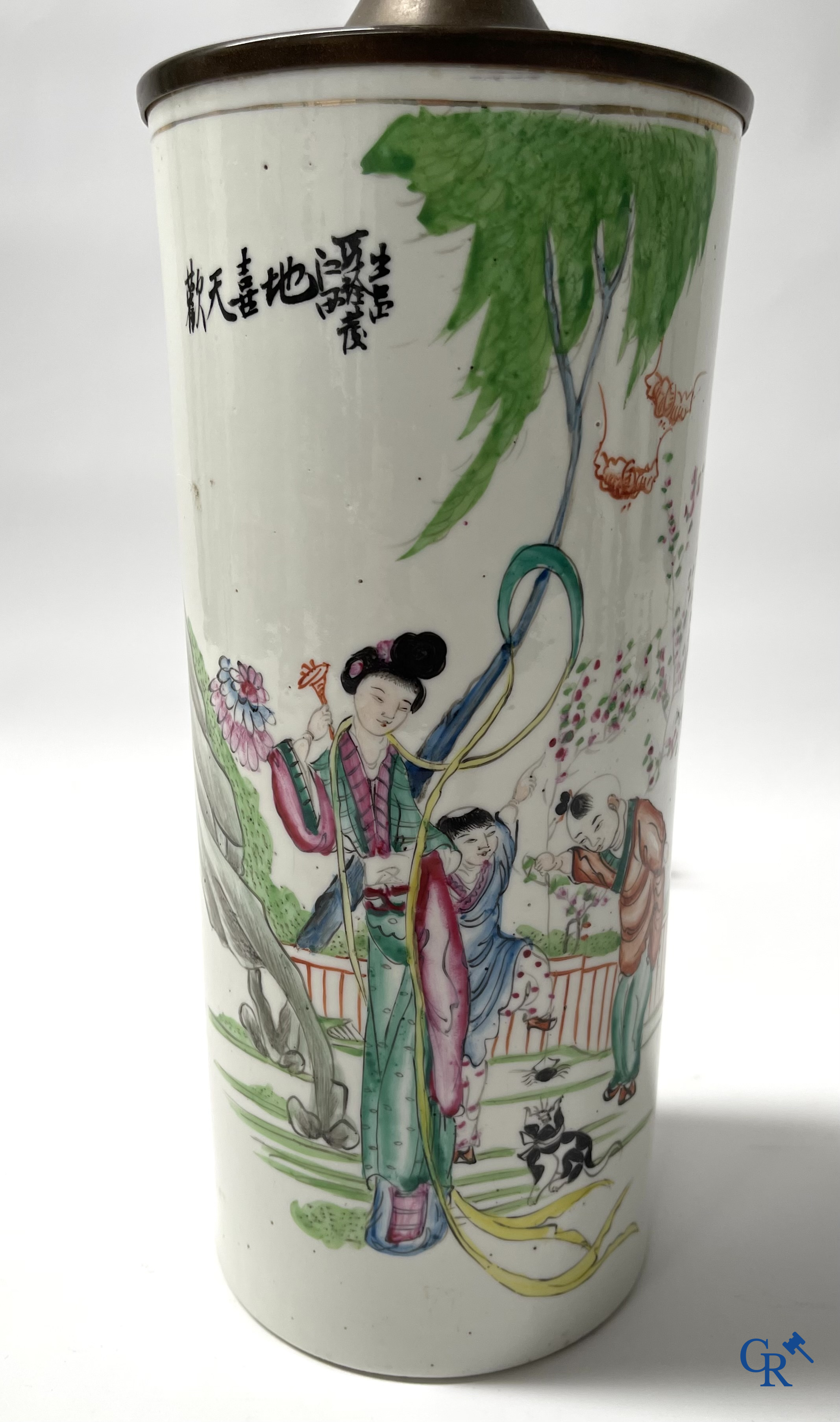 Aziatica, Chinees porselein. Reeks van 5 Chinese hoedenstaanders waarvan 4 gemonteerd als lamp.