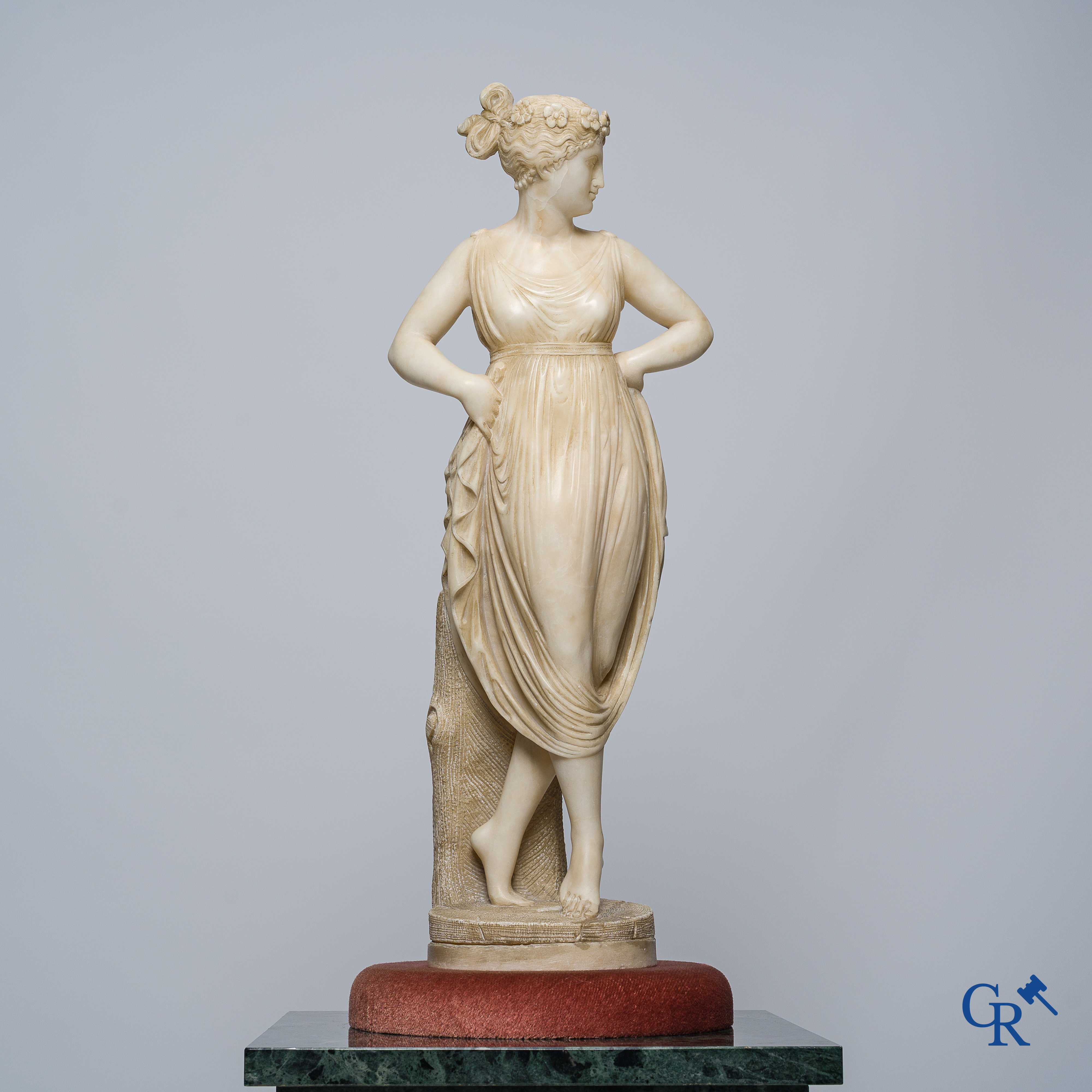 Naar een model van Antonio Canova. Gesculpteerd albast. Circa 1900.
