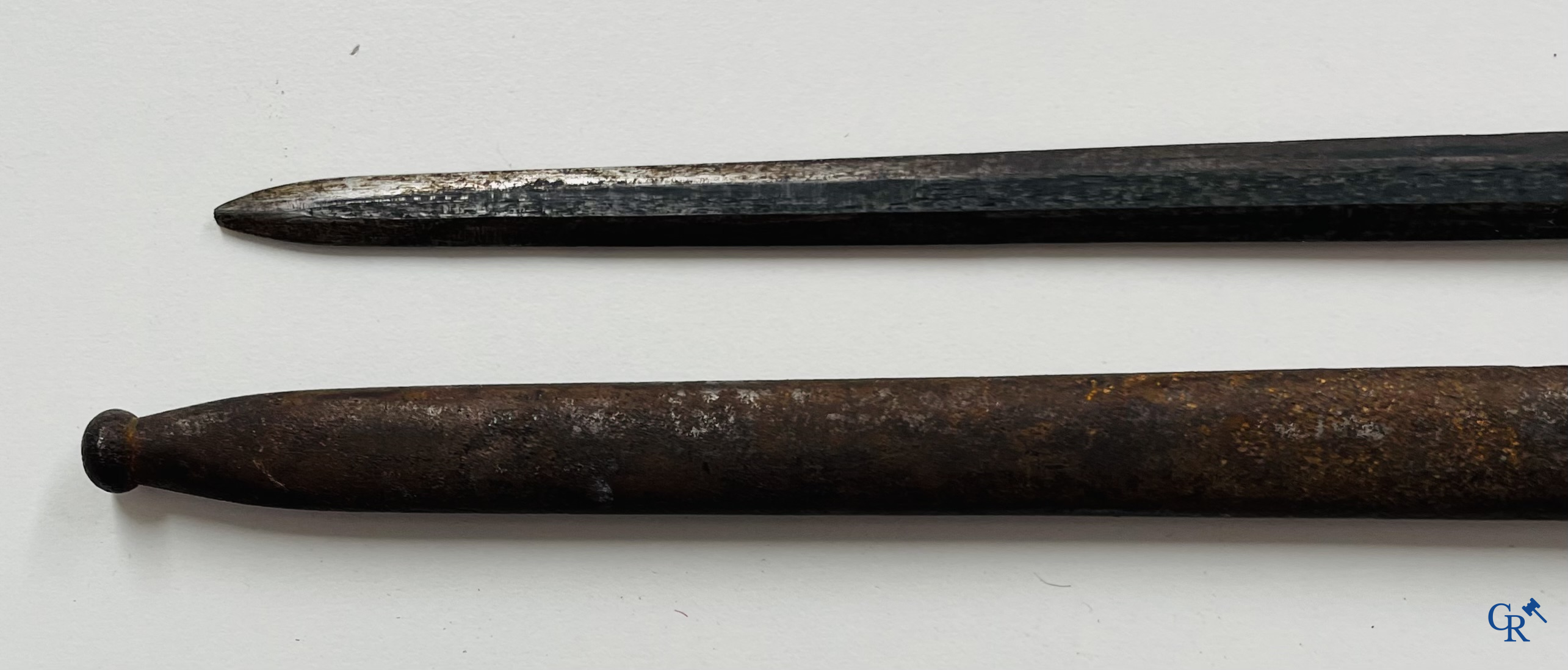 Militaria. W.K & Cie Solingen. Een zwaard met schede gemerkt met gekroonde L. 14. Een bajonet bijgevoegd. (genummerd)