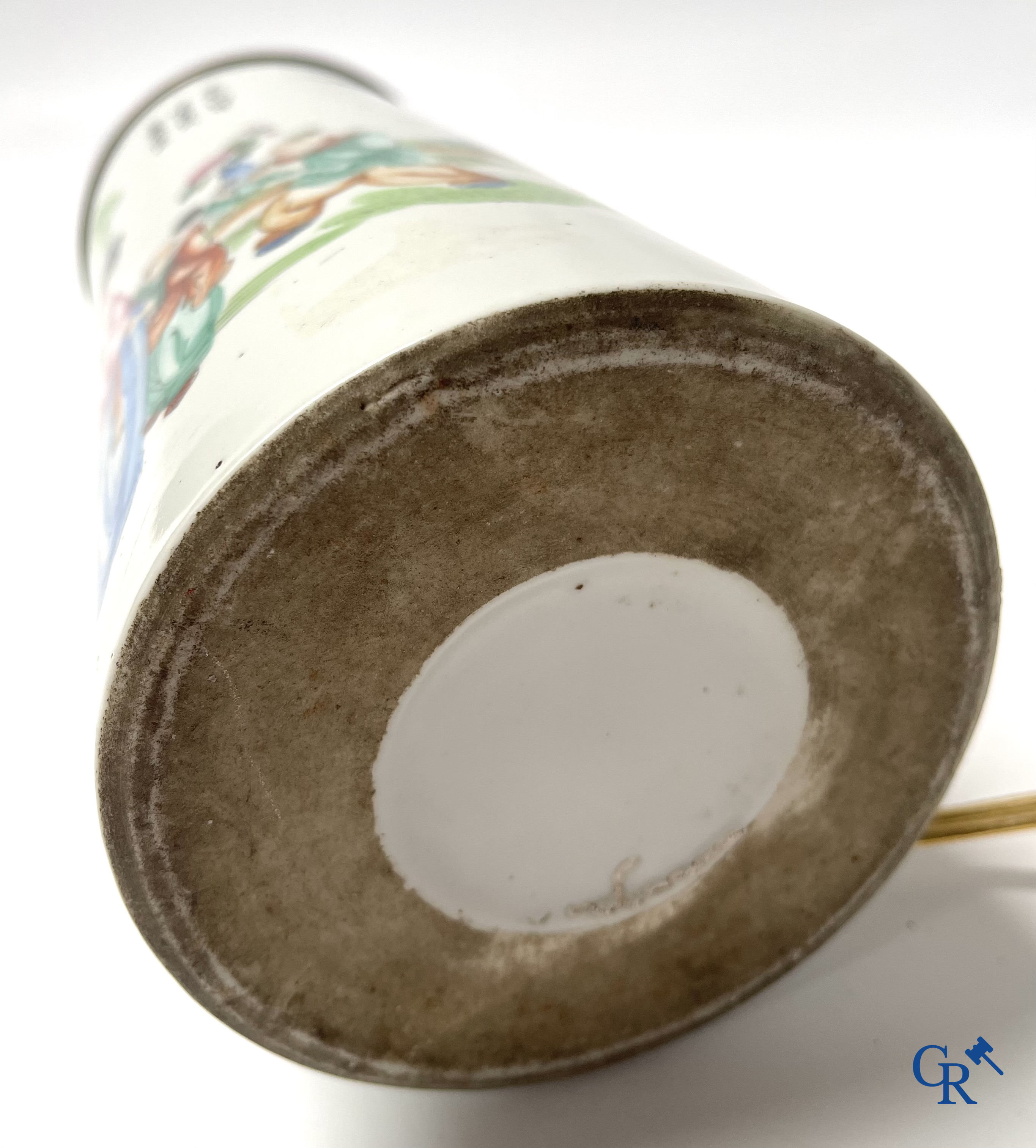 Aziatica, Chinees porselein. Reeks van 5 Chinese hoedenstaanders waarvan 4 gemonteerd als lamp.