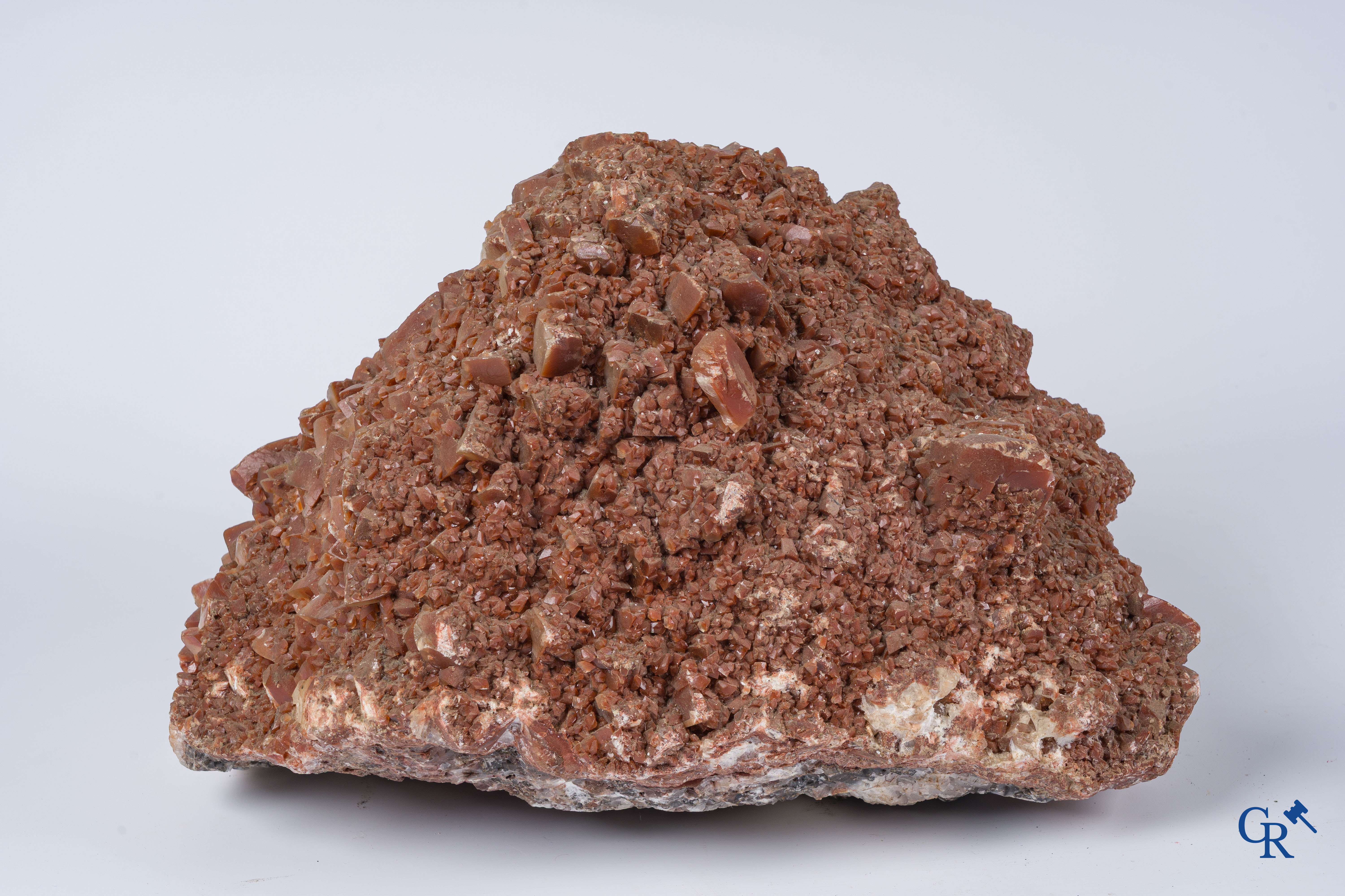 3 stuks gesteente. Een grote Aragonietkristal, een bergkristal en een grote Agaat Geode Duo.