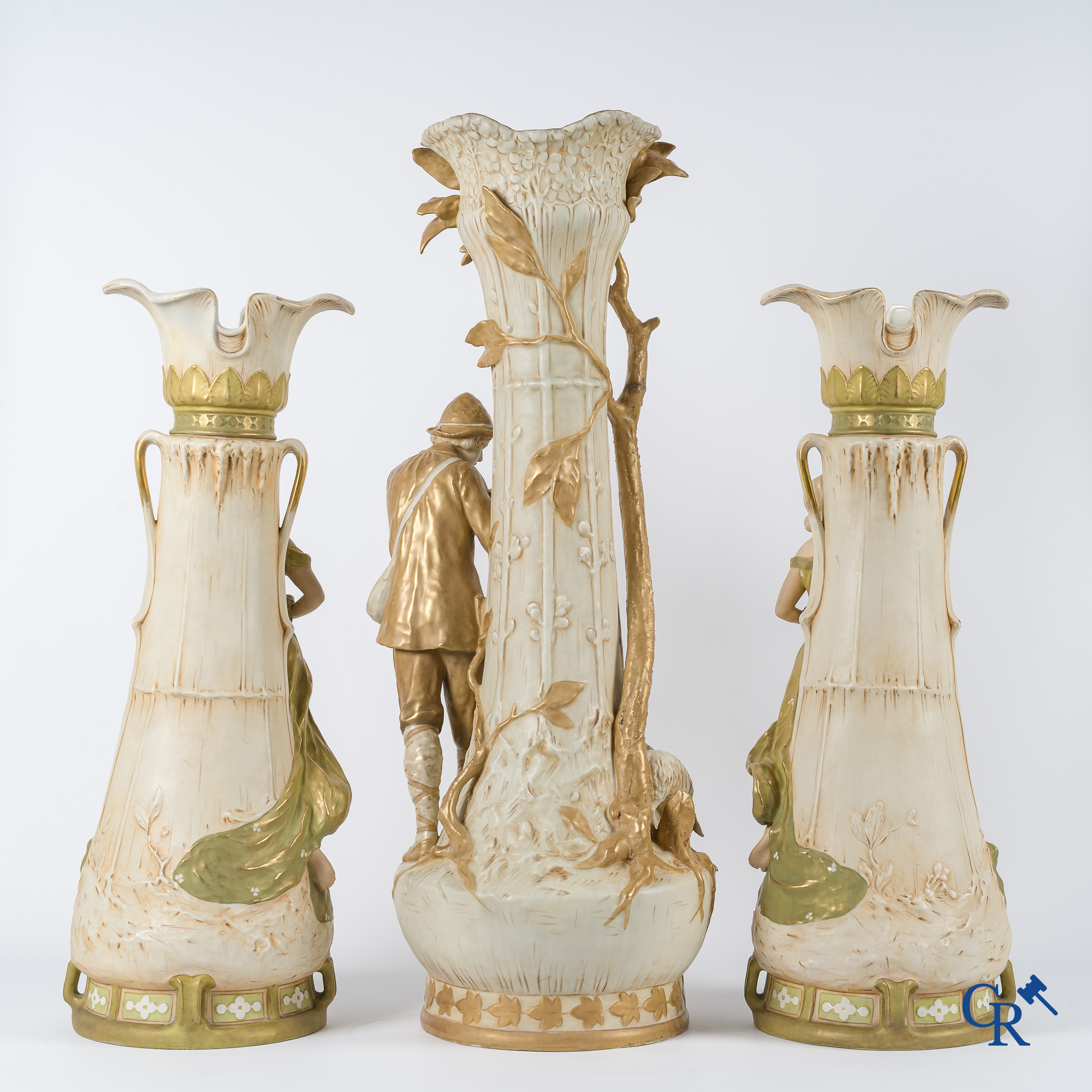 Royal Dux Bohemia. Imposant 3 stel in porselein. Art Nouveau. Gemerkt. Circa 1900.
