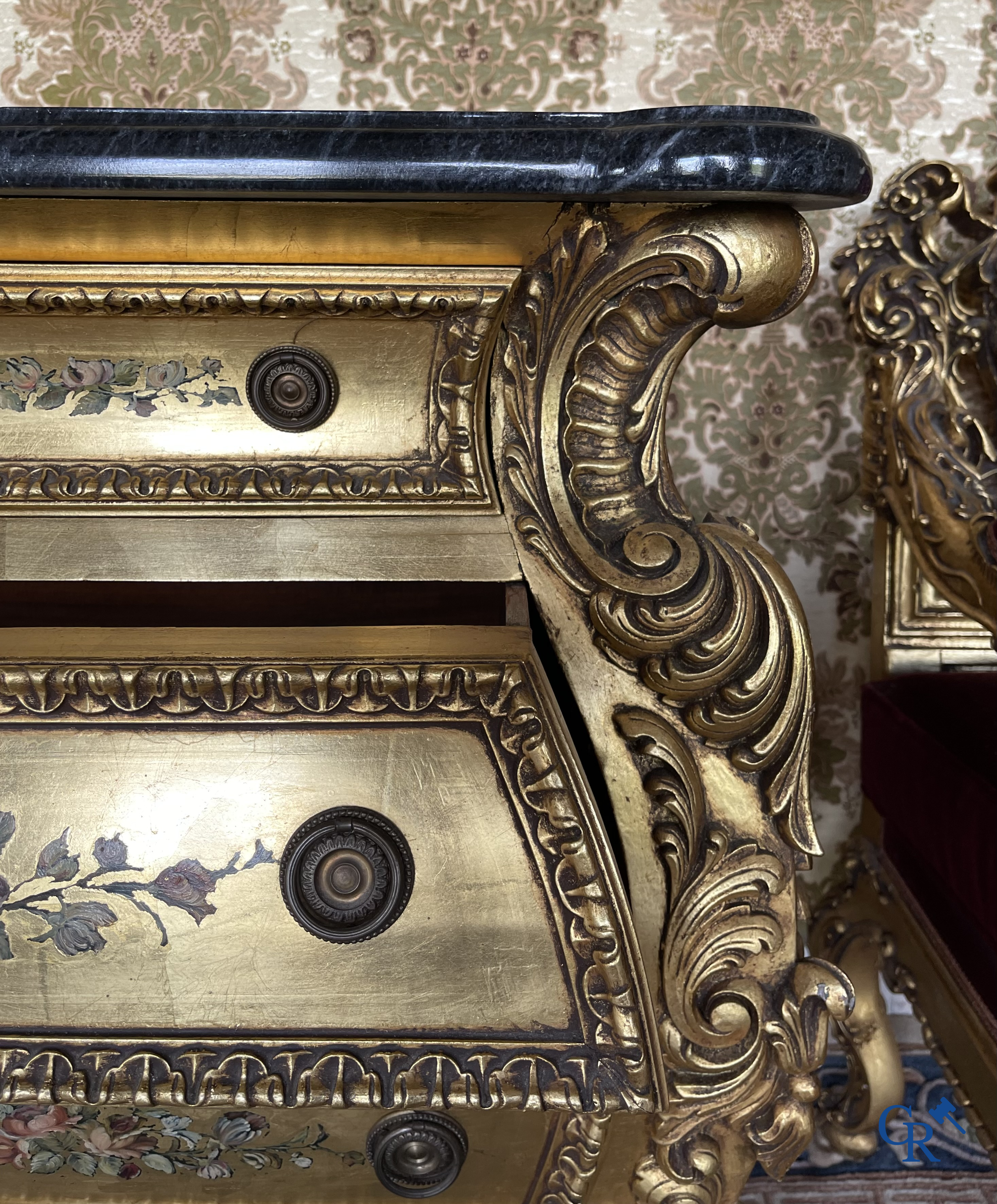 Furniture. Extensive lot with gilded and painted wooden furniture. Console with mirror, chest of drawers, armchairs, etc.