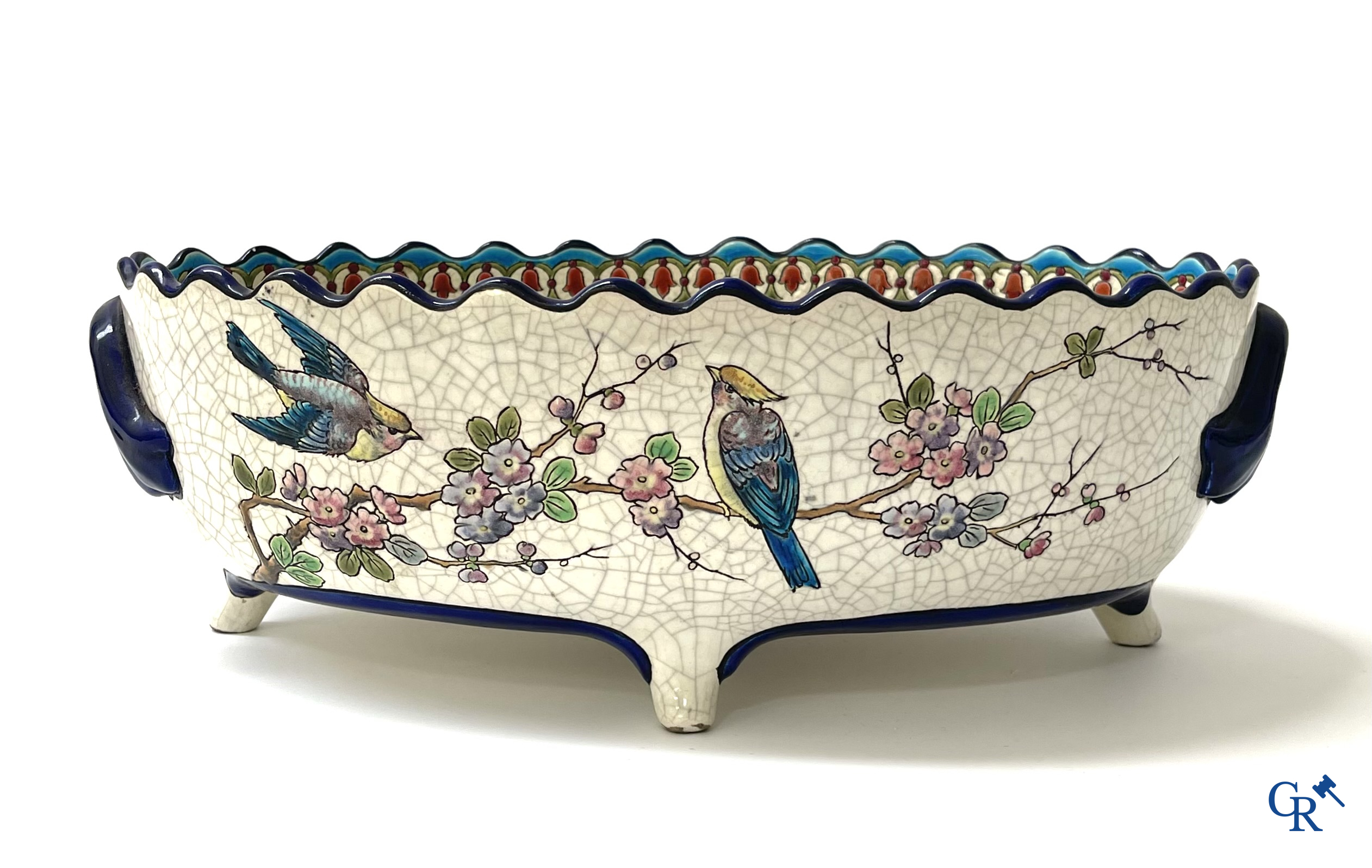 Longwy France, Société des Faienceries. Grote jardiniere of milieu de table in geëmailleerde faience. Circa 1900.