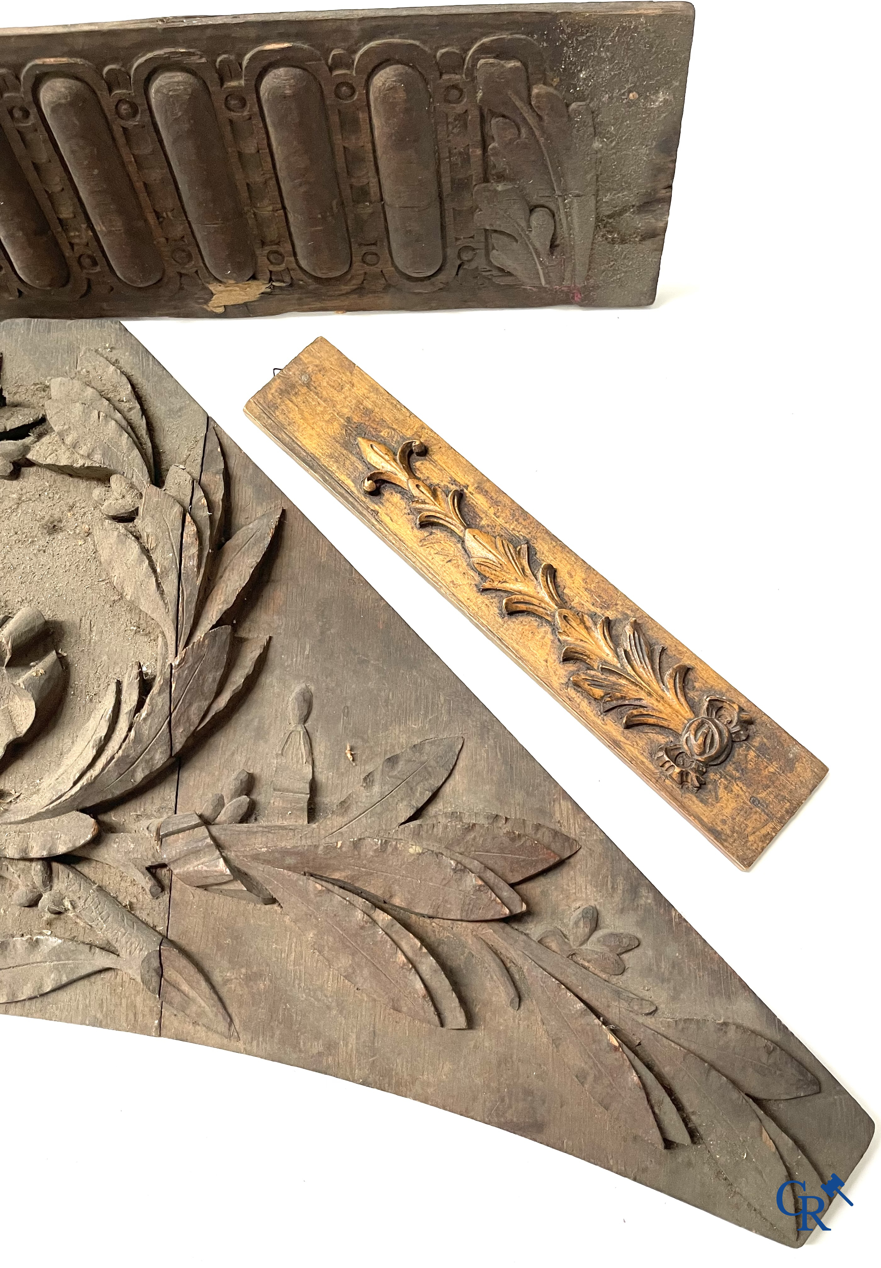 Religious objects. Large lot of wood sculptures. 19th century.