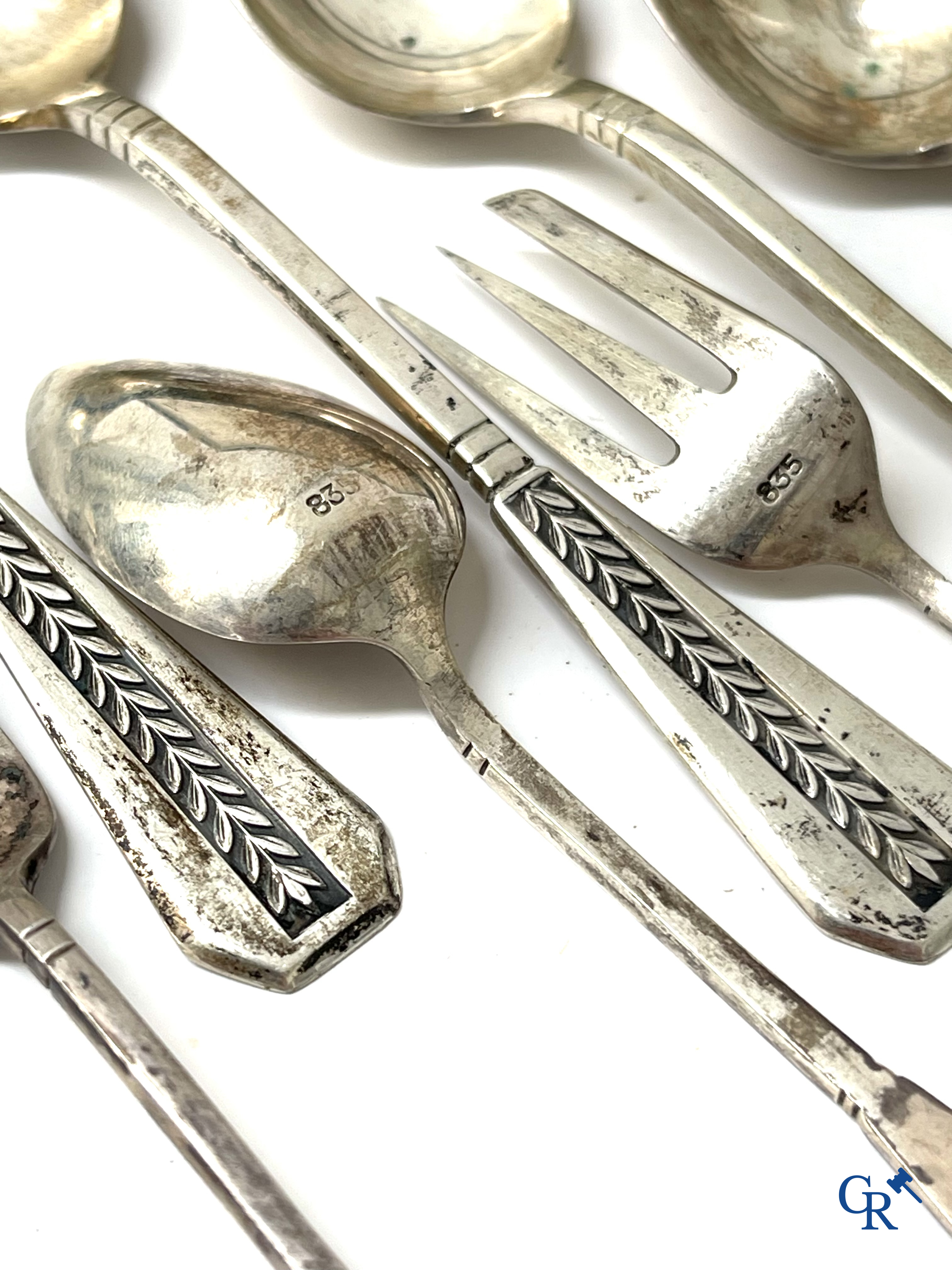 Zilver. Een lot met zilver 835°/00 bestek.