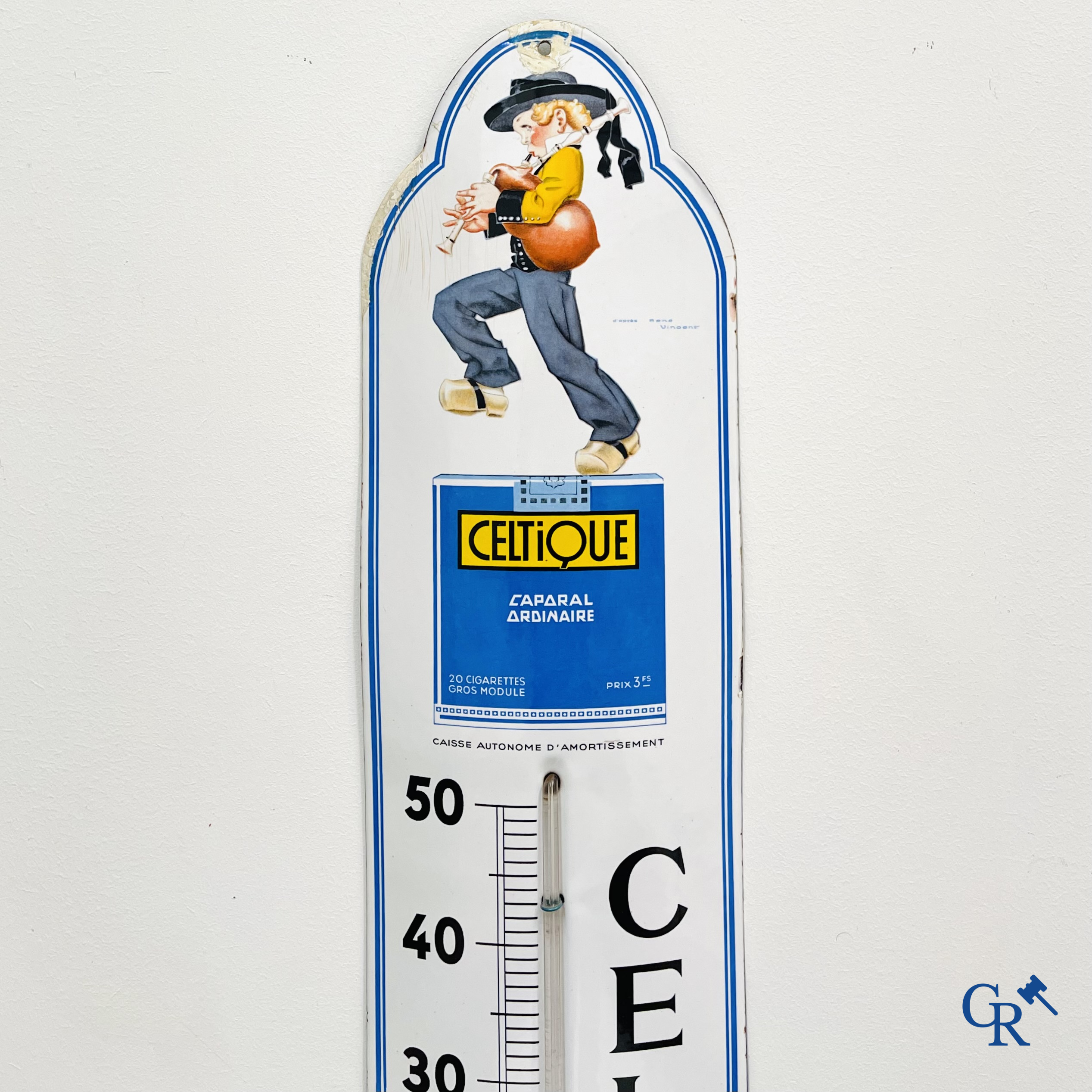 Celtiques, grote emaille publiciteits thermometer geïllustreerd met een ontwerp van René Vincent. Circa 1930.