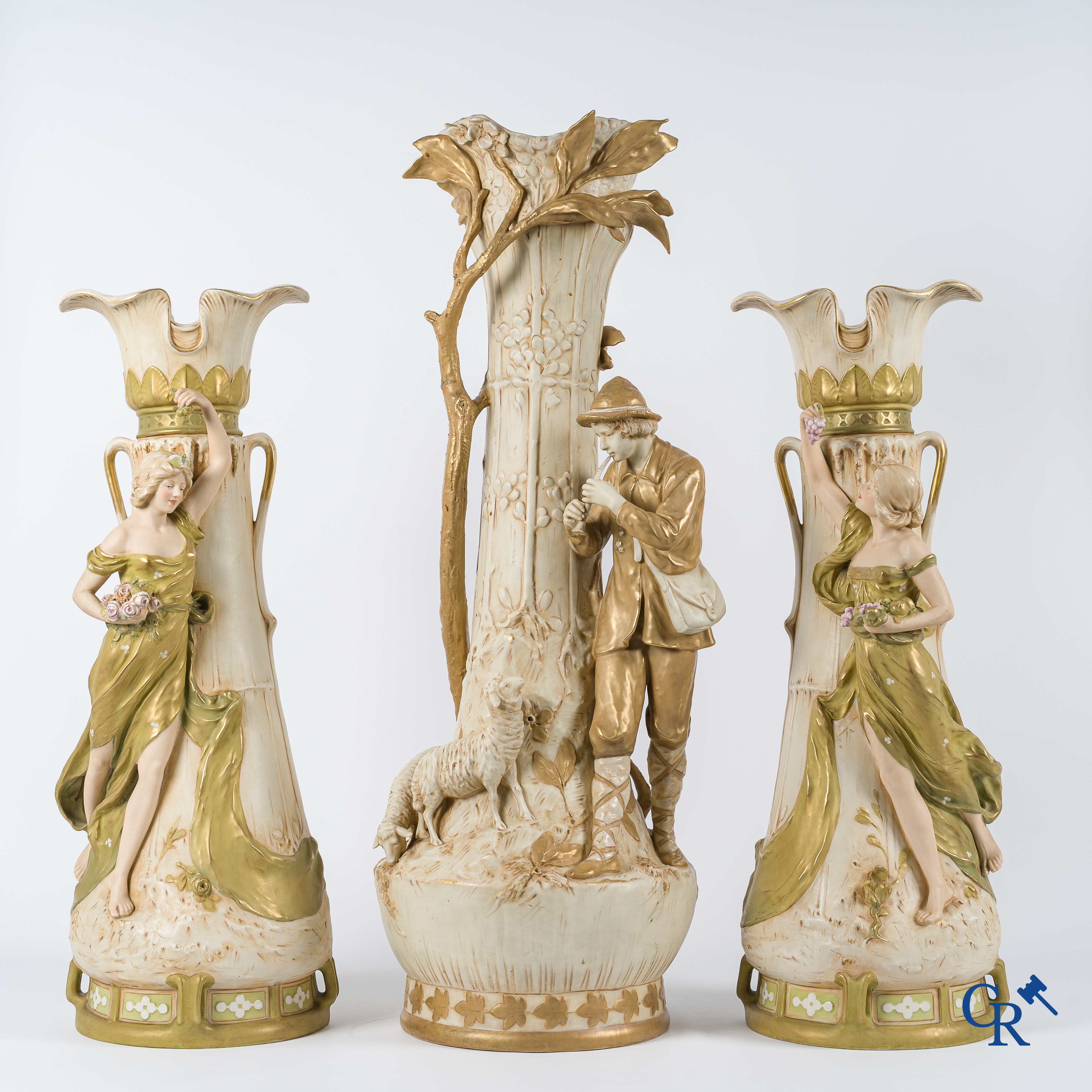 Royal Dux Bohemia. Imposant 3 stel in porselein. Art Nouveau. Gemerkt. Circa 1900.