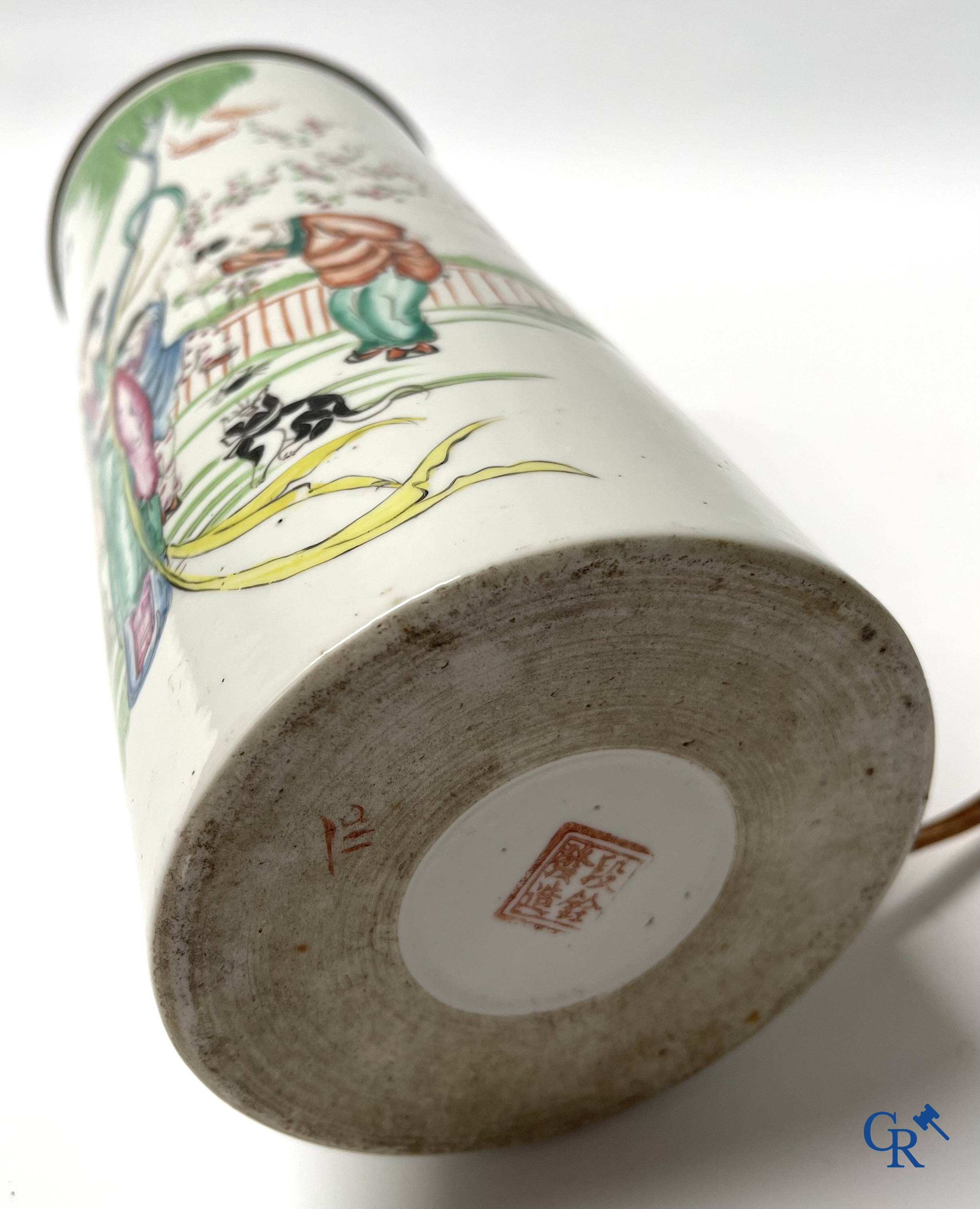 Aziatica, Chinees porselein. Reeks van 5 Chinese hoedenstaanders waarvan 4 gemonteerd als lamp.