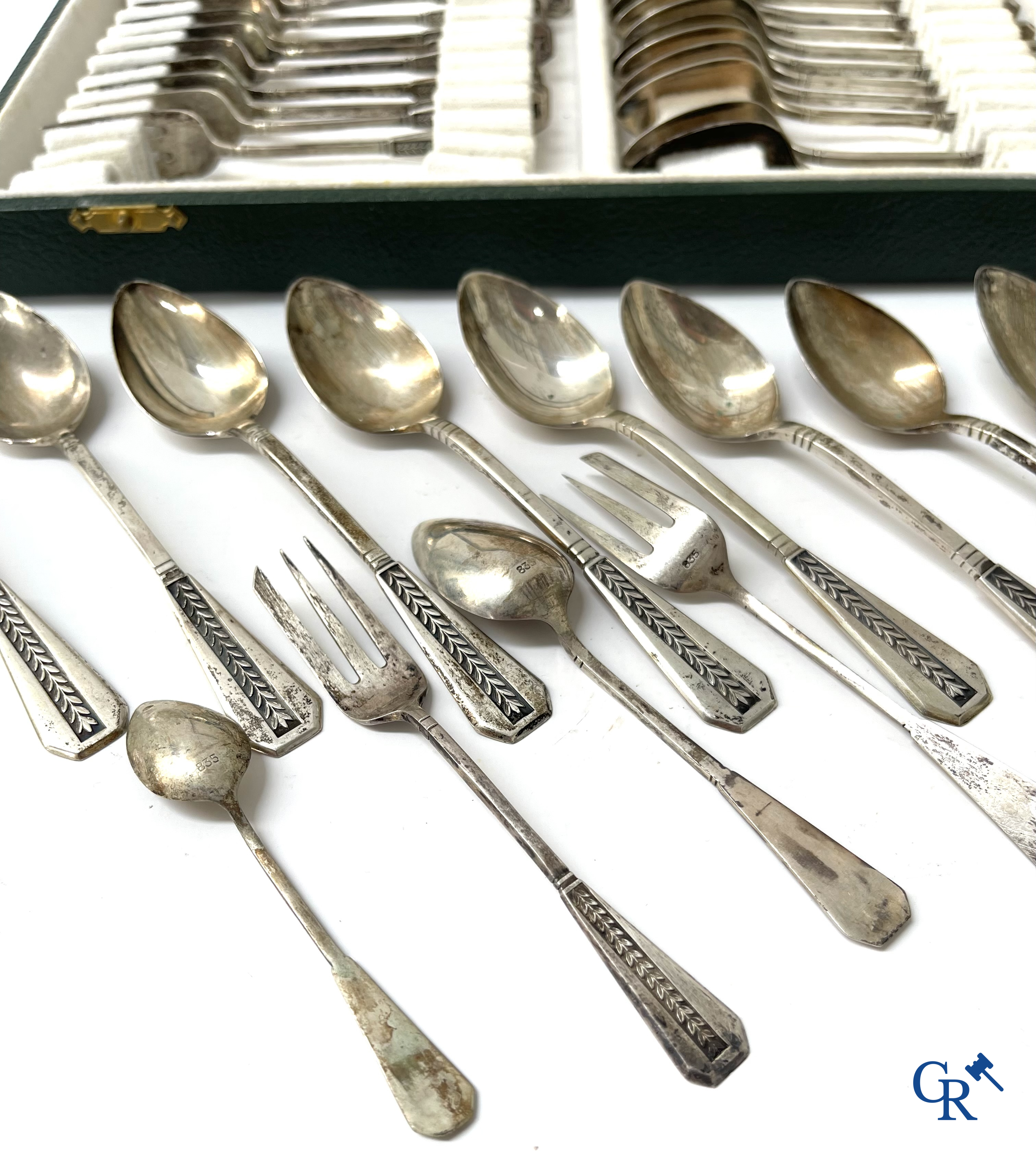 Zilver. Een lot met zilver 835°/00 bestek.