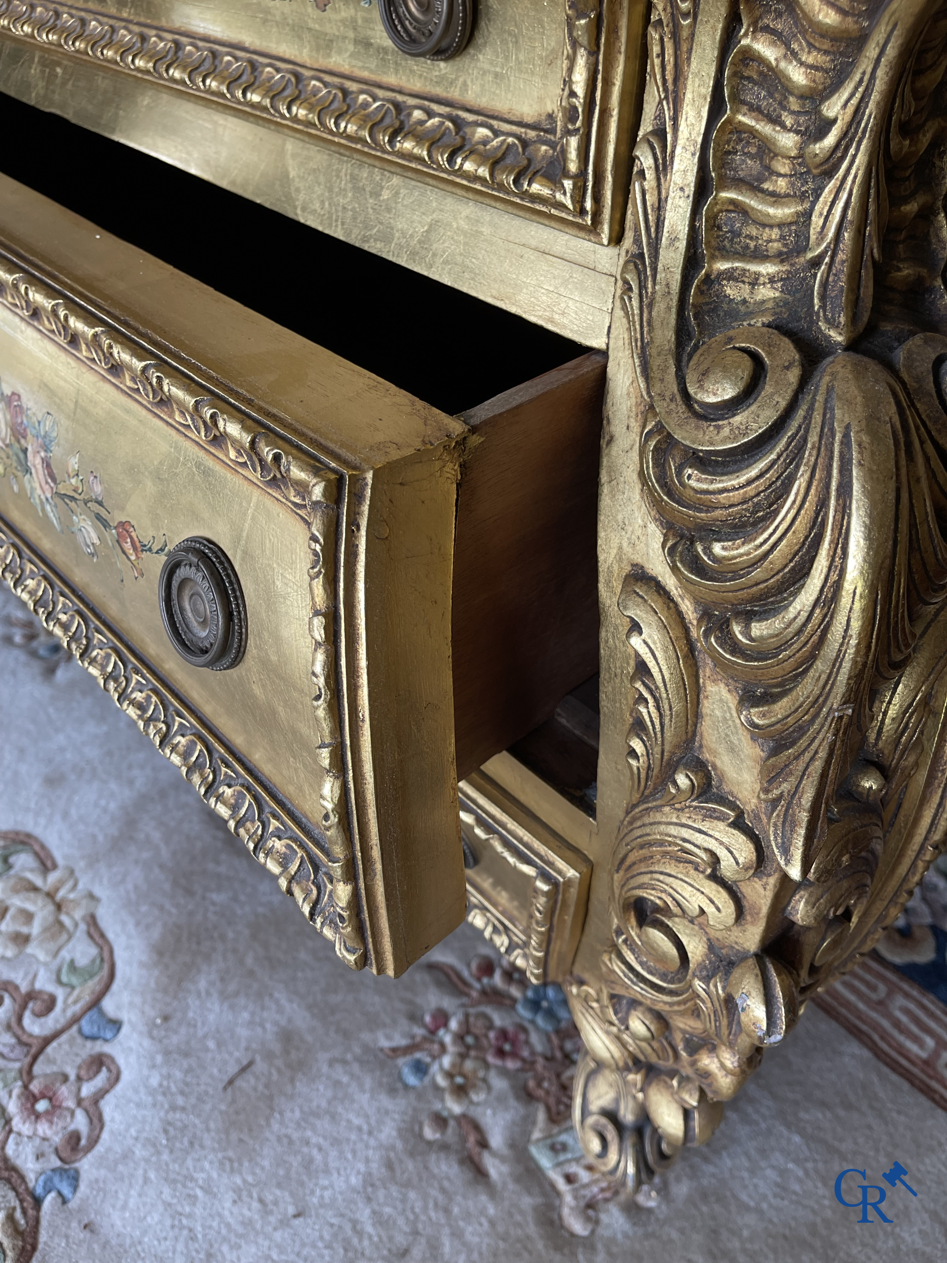 Furniture. Extensive lot with gilded and painted wooden furniture. Console with mirror, chest of drawers, armchairs, etc.