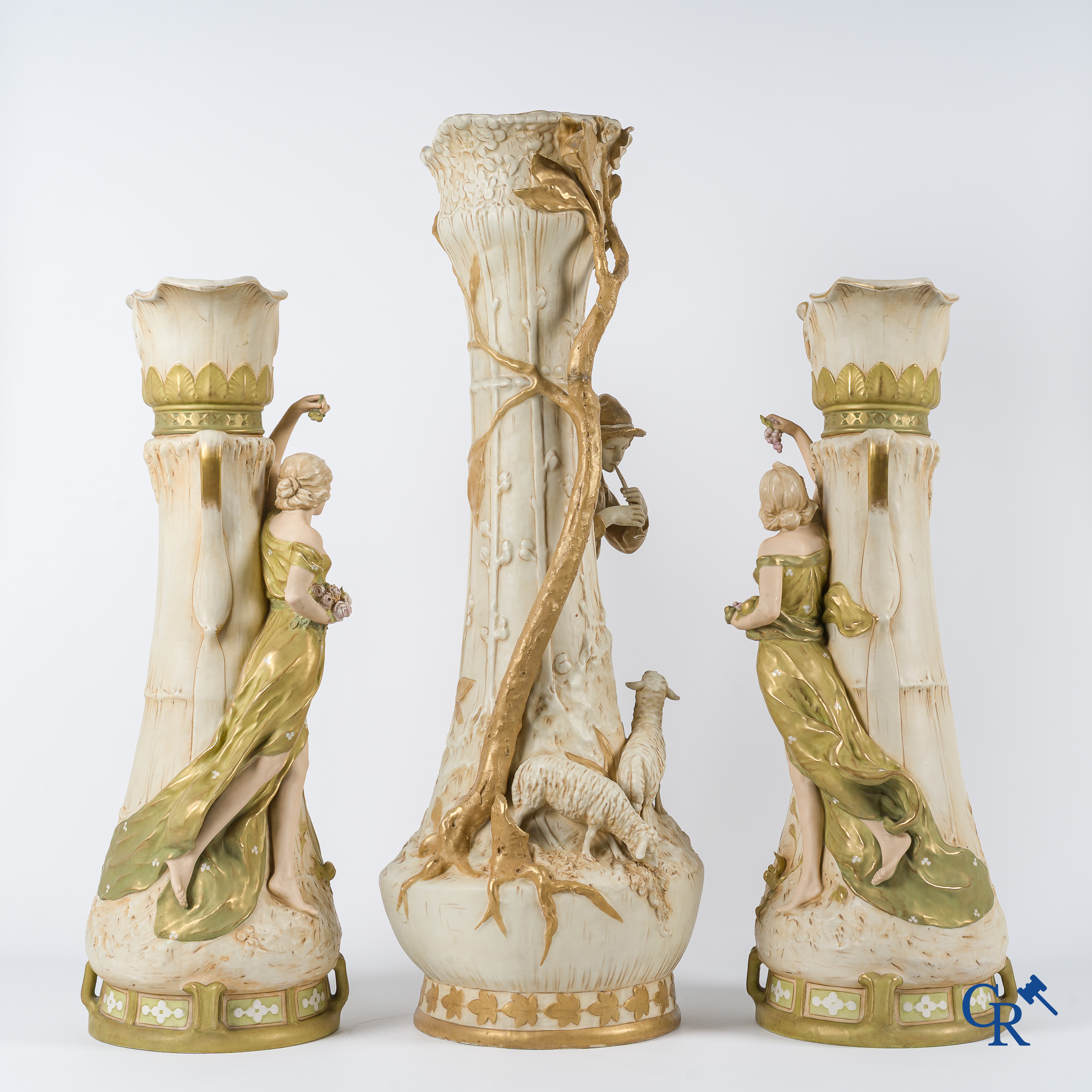 Royal Dux Bohemia. Imposant 3 stel in porselein. Art Nouveau. Gemerkt. Circa 1900.