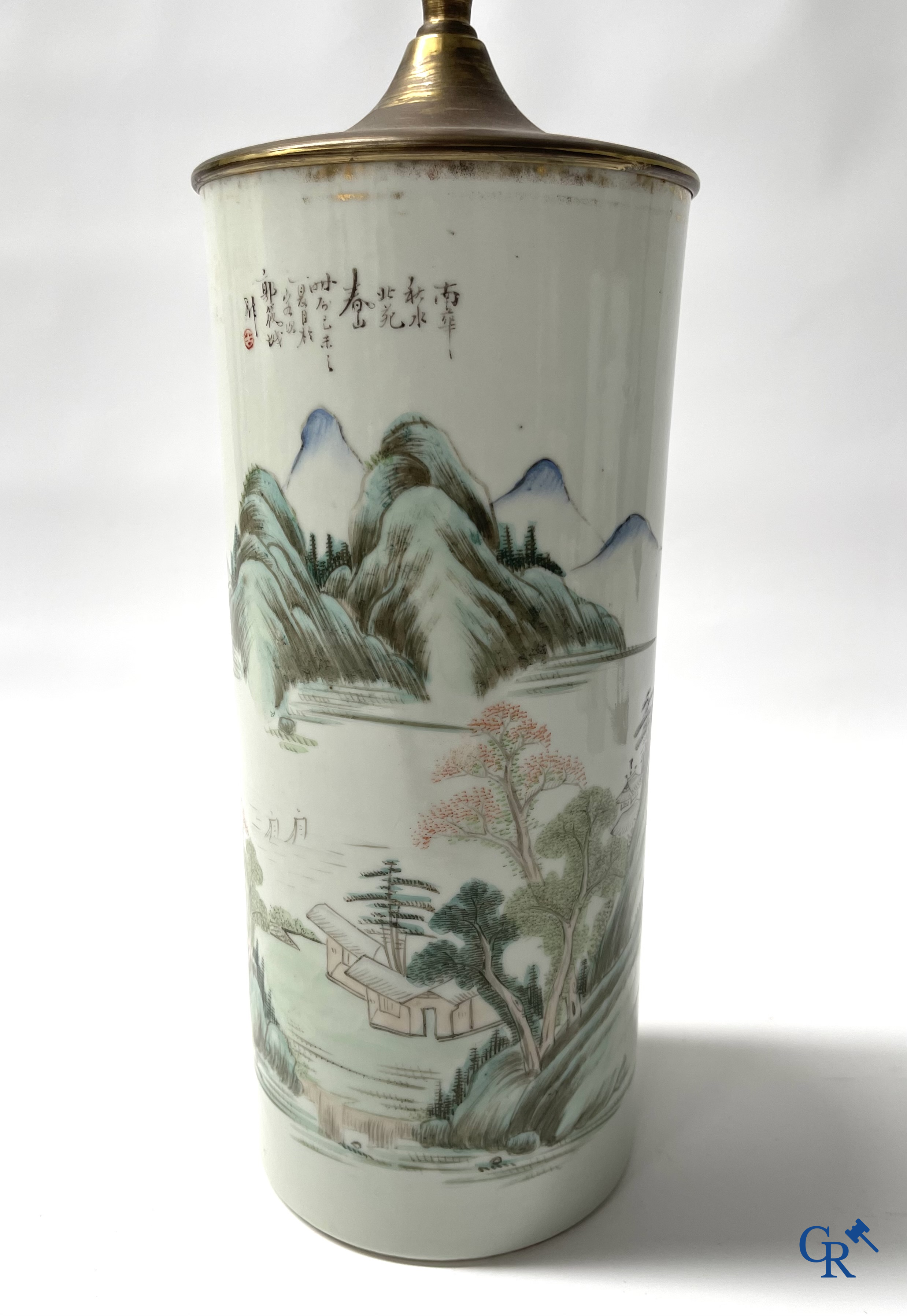 Aziatica, Chinees porselein. Reeks van 5 Chinese hoedenstaanders waarvan 4 gemonteerd als lamp.