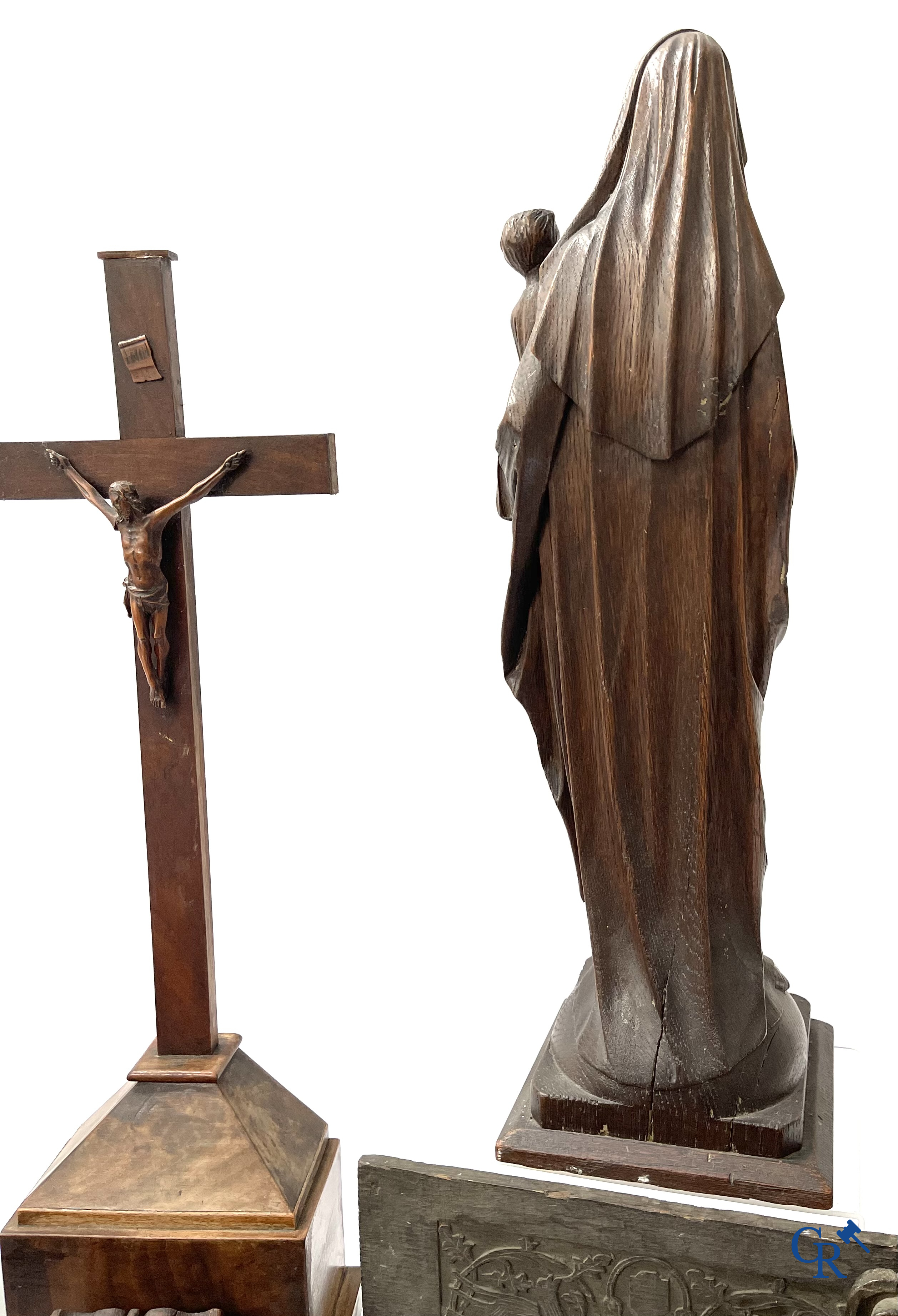 Religious objects. Large lot of wood sculptures. 19th century.