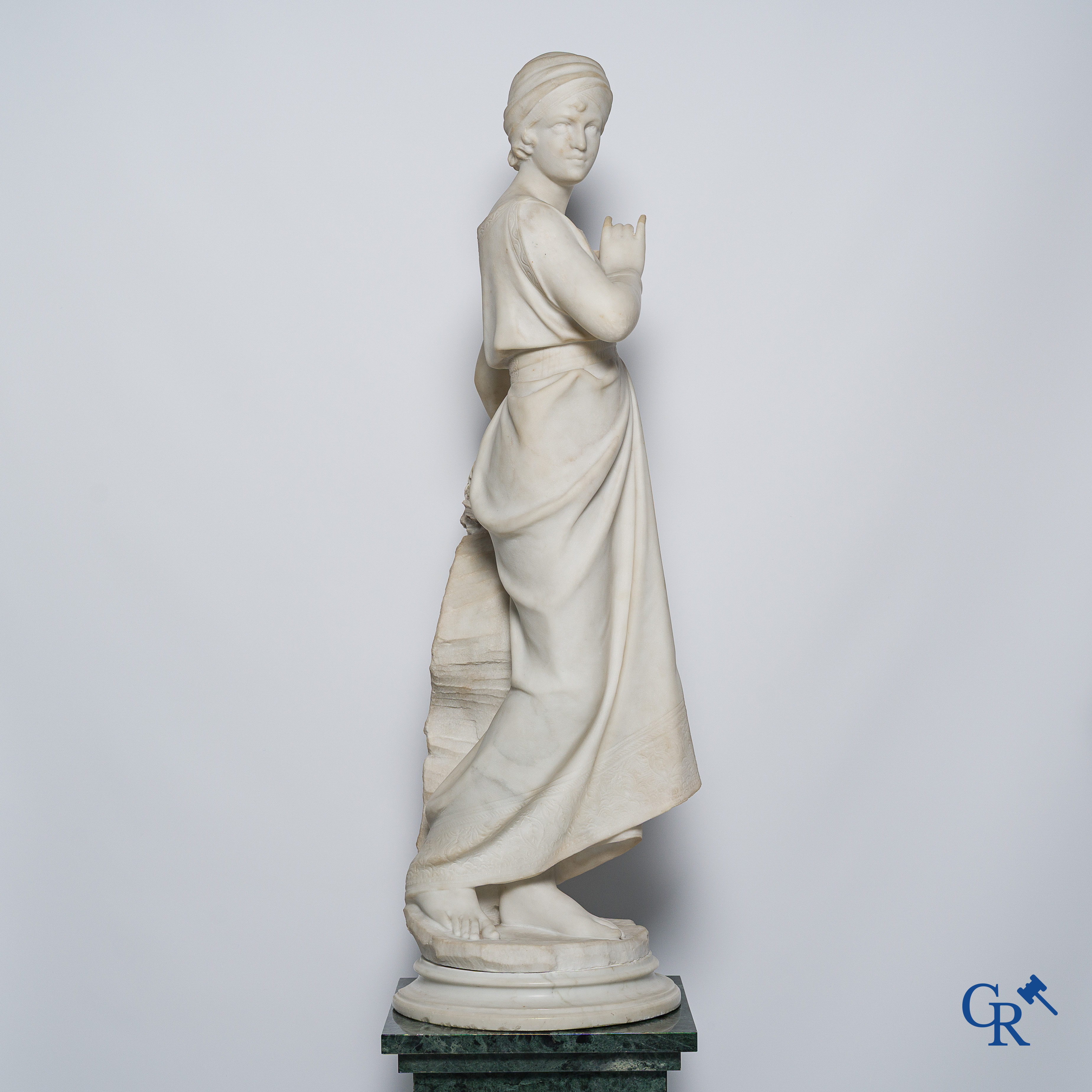 Boyer. Grote en fijn gesculpteerde romantische voorstelling in Carrara marmer gesigneerd Boyer. 19e eeuw.