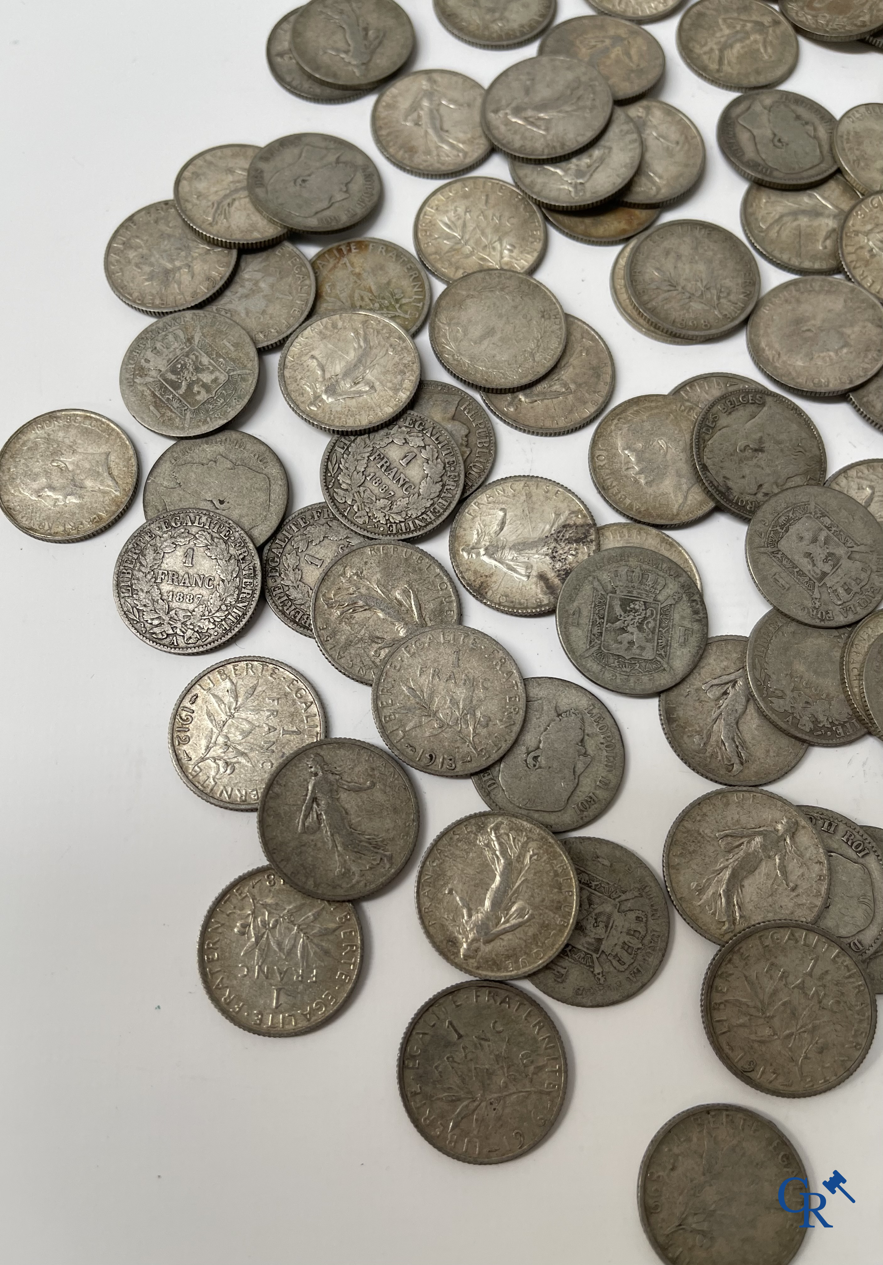 Numismatiek. Munten: Groot lot met Belgische en Franse muntstukken in zilver.