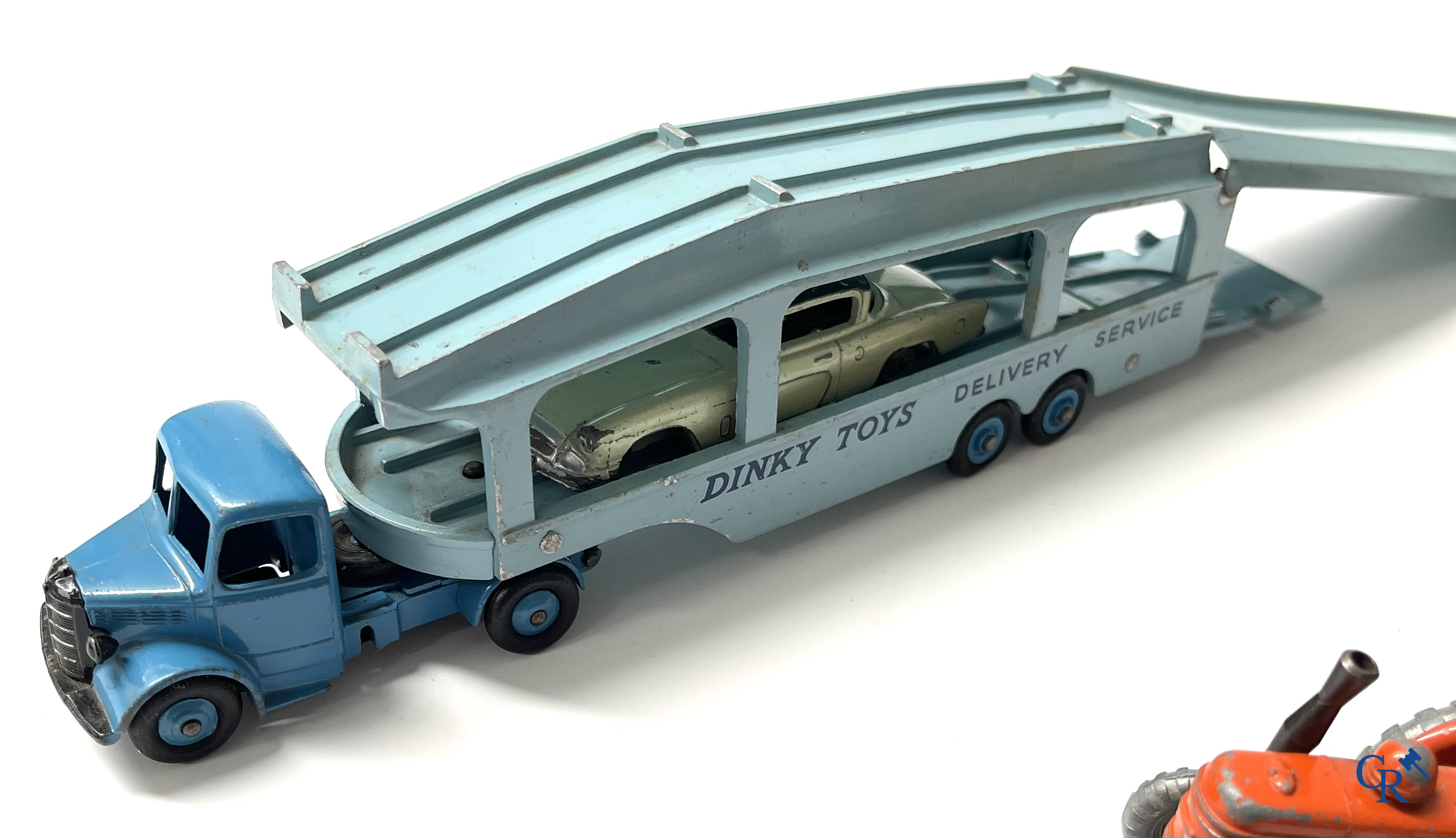 Oud speelgoed. Een interessant lot speelgoed. Dinky toys, Prameta Kölner Automodelle, Contstruction Jeep Japan, enz.
