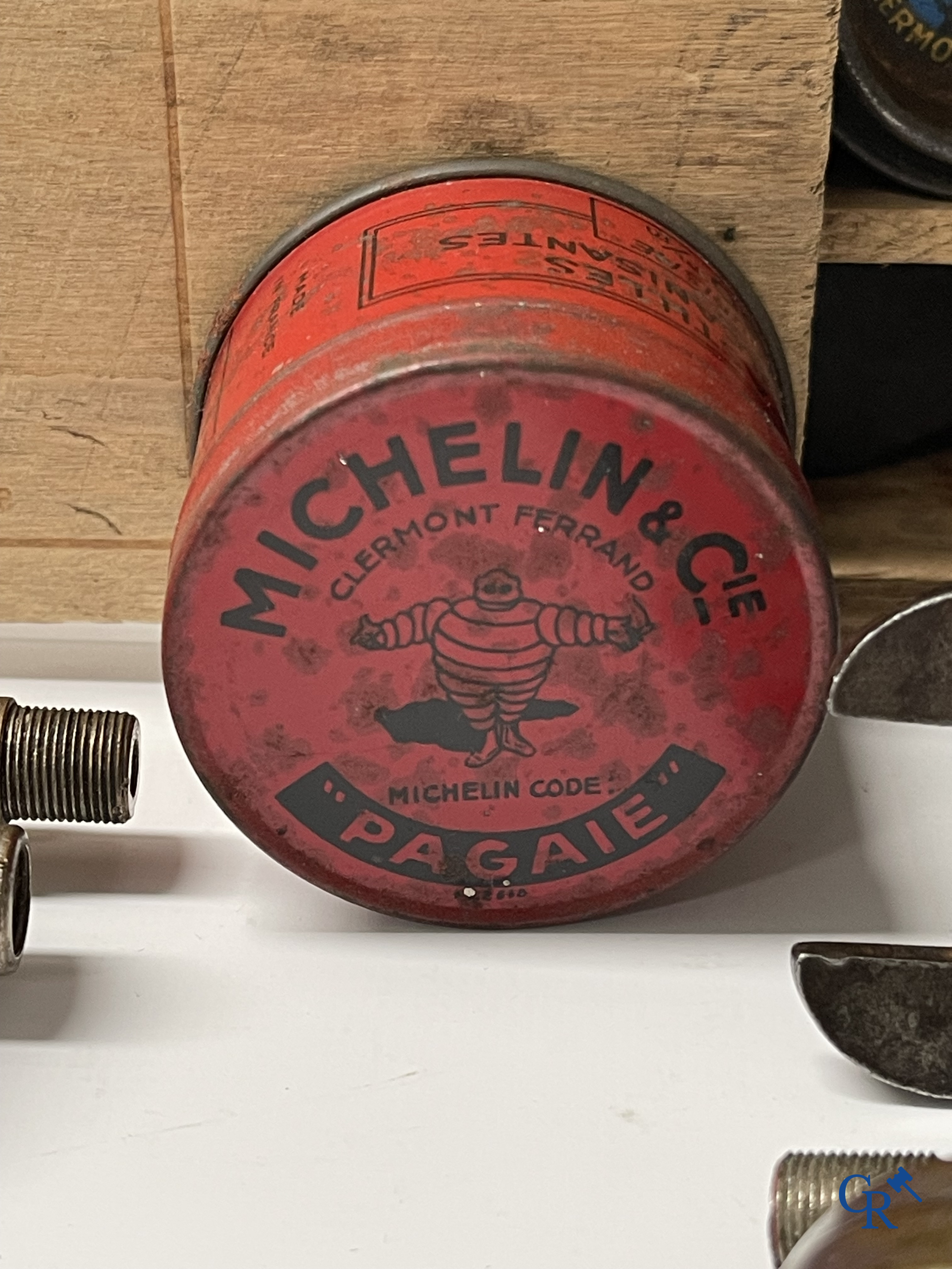 Michelin, an interesting lot with Michelin objects, mainly from the 1920's and 1930's.