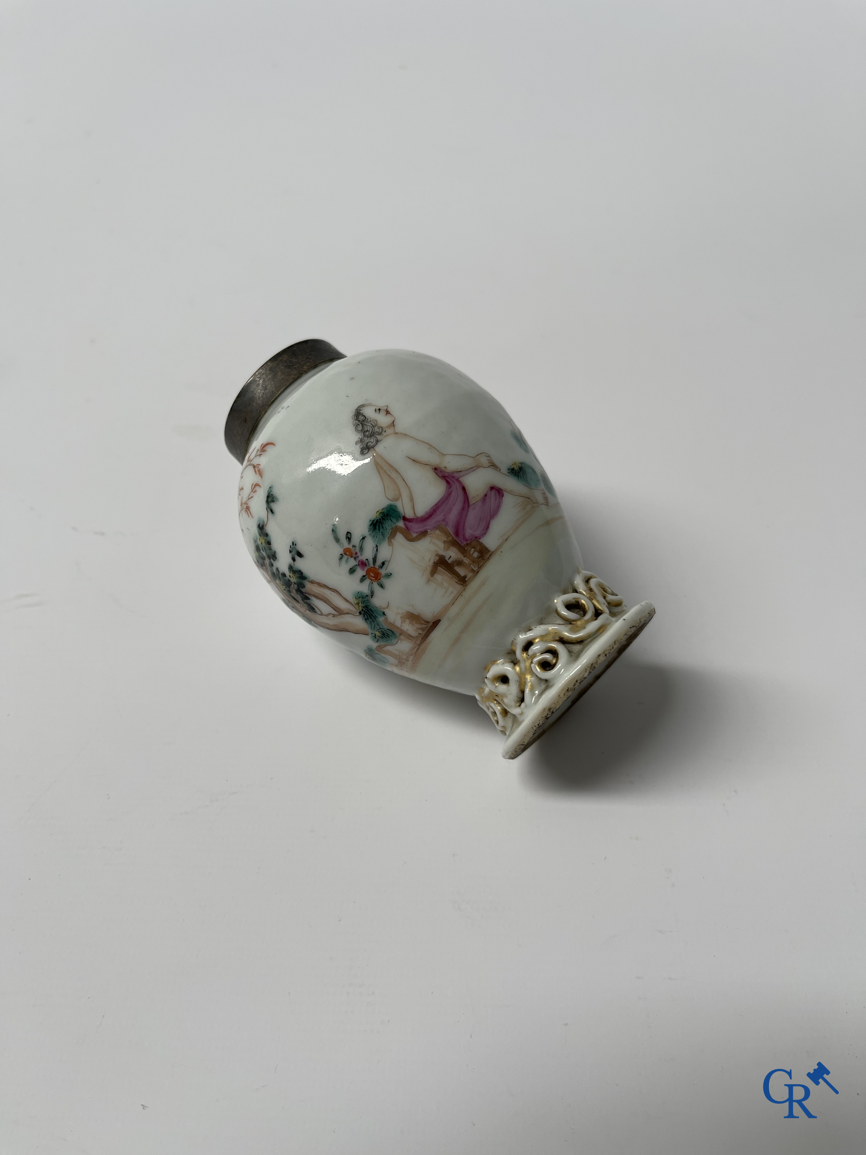 Asian Art, Chinese porcelain. A Chinese famille rose tea caddy with mounts. 18th century.