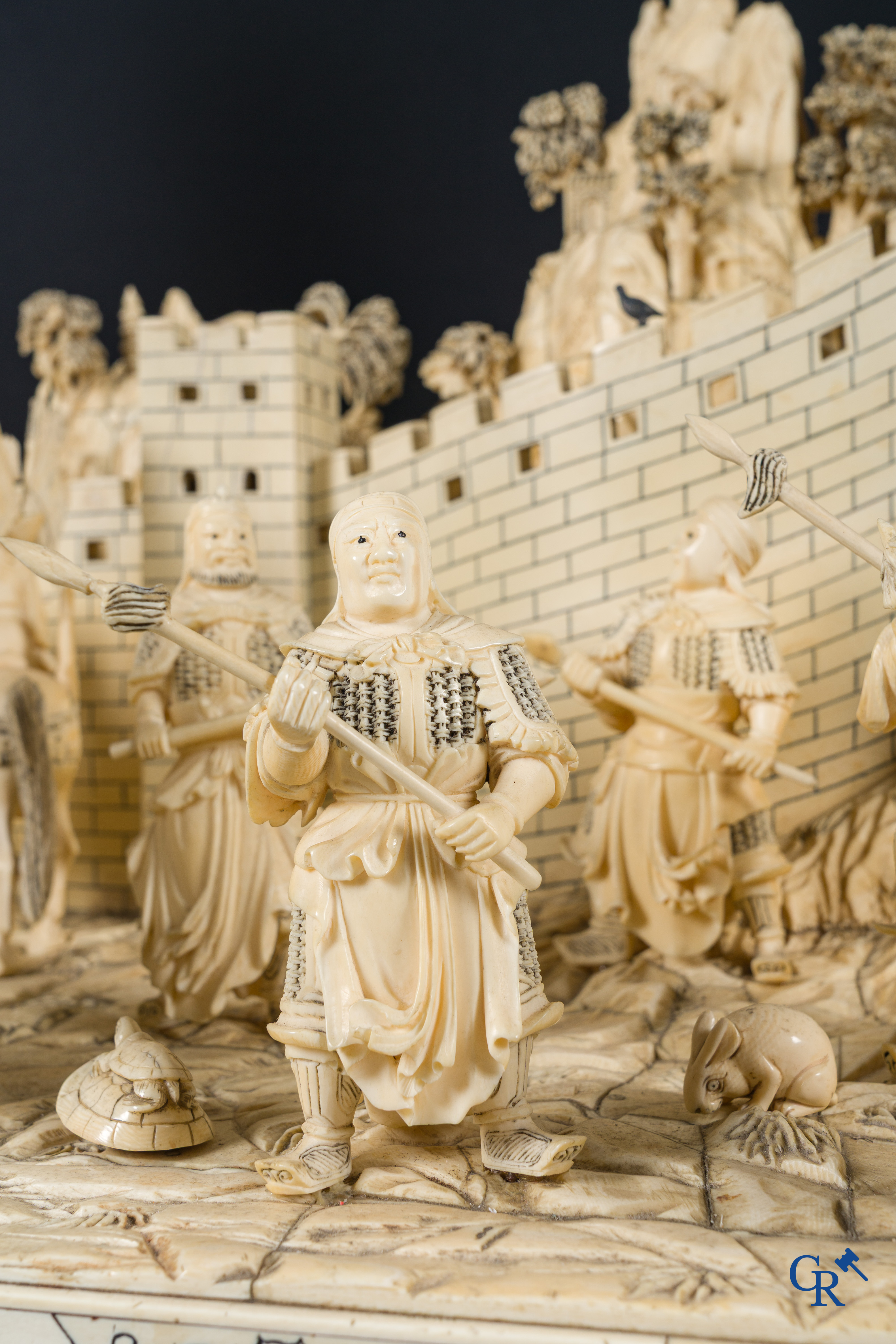 Aziatica, een grote Chinese groep in ivoor en hout. Late Qing-dynastie (1644-1912).