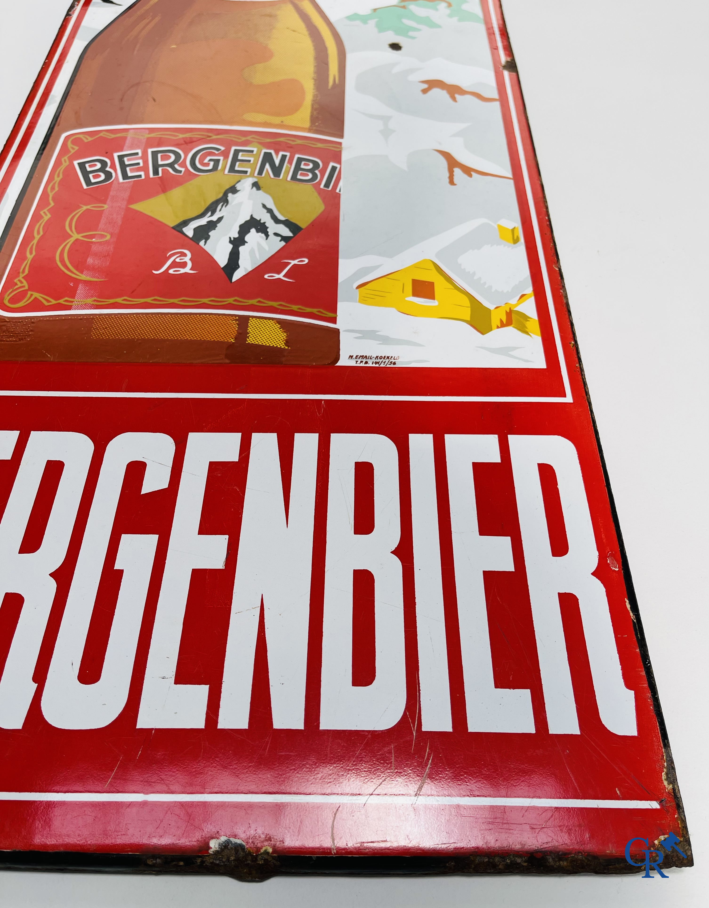 Bergenbier. Emaille reclamebord voor de luxepils "Bergenbier" van brouwerij Zeeberg te Aalst. Emaillerie Koekelberg '56.