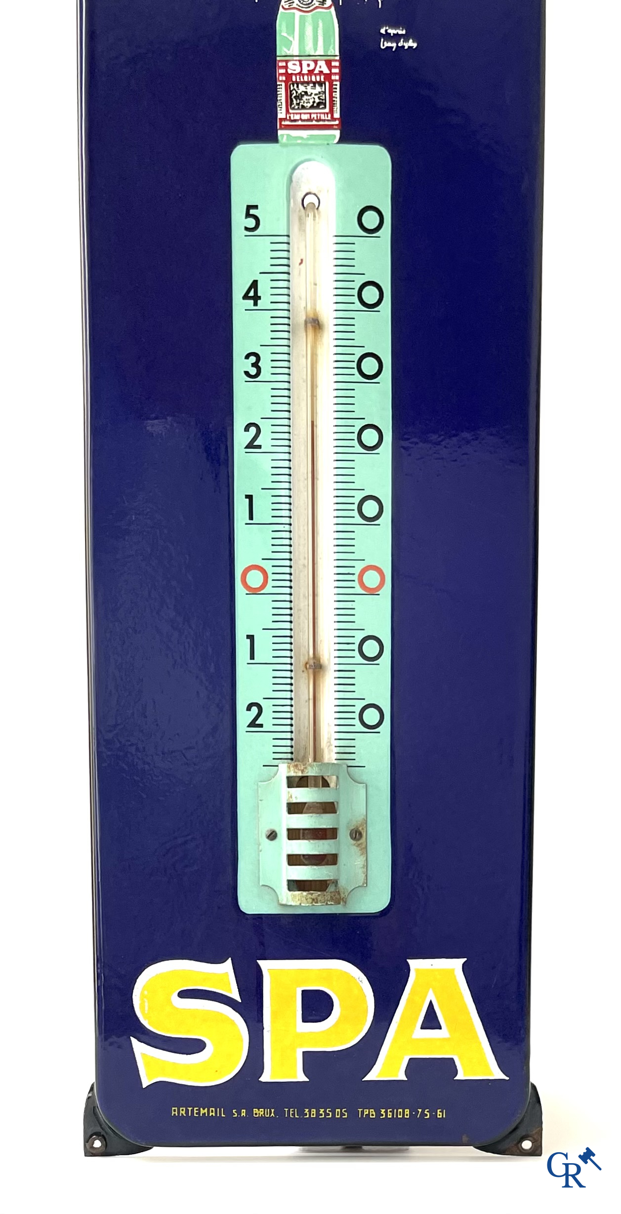 Spa, een emaille reclamebord met ingewerkte thermometer voor Spa water, ontwerp van Jean D'Ylen. Artemail 1961.