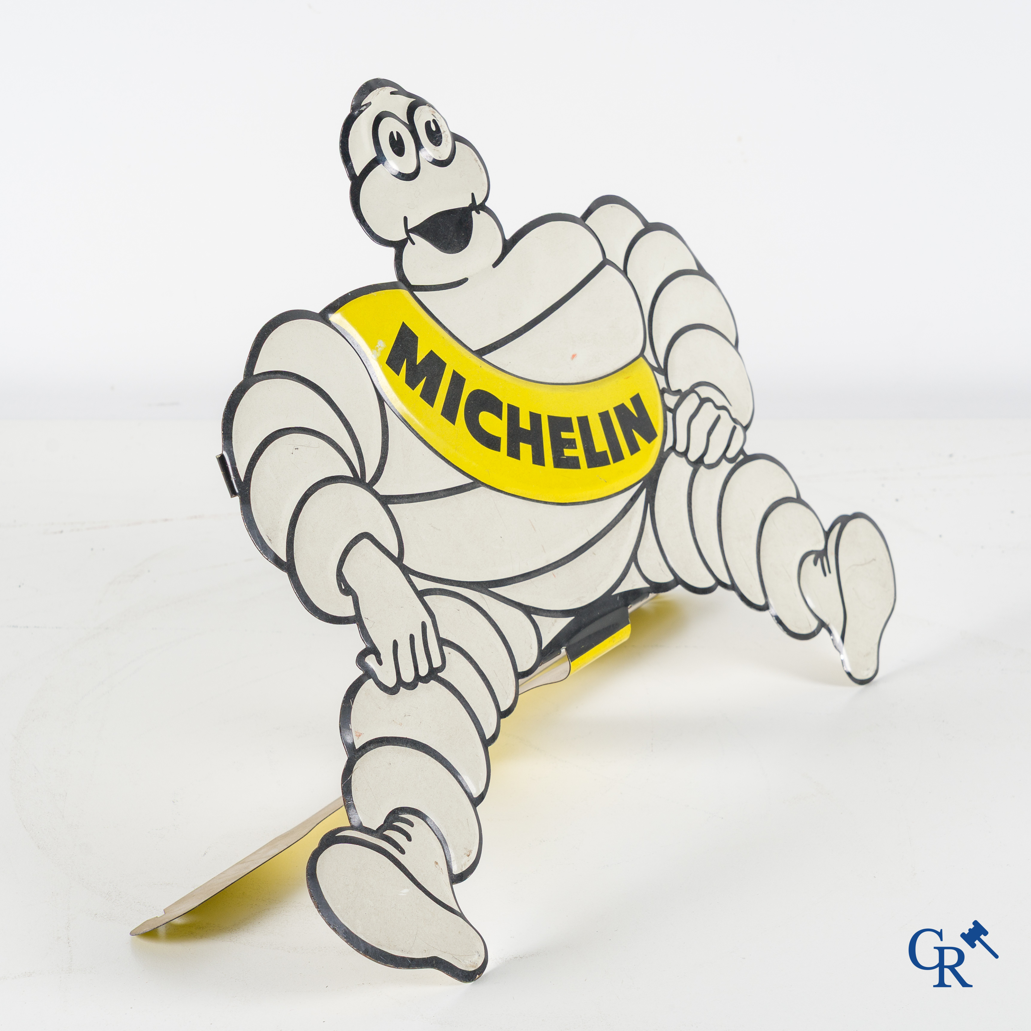 Michelin. Bibendum, amusante publiciteitshouder in relief. Bedrukt blik, Printed in France. 60'er jaren.