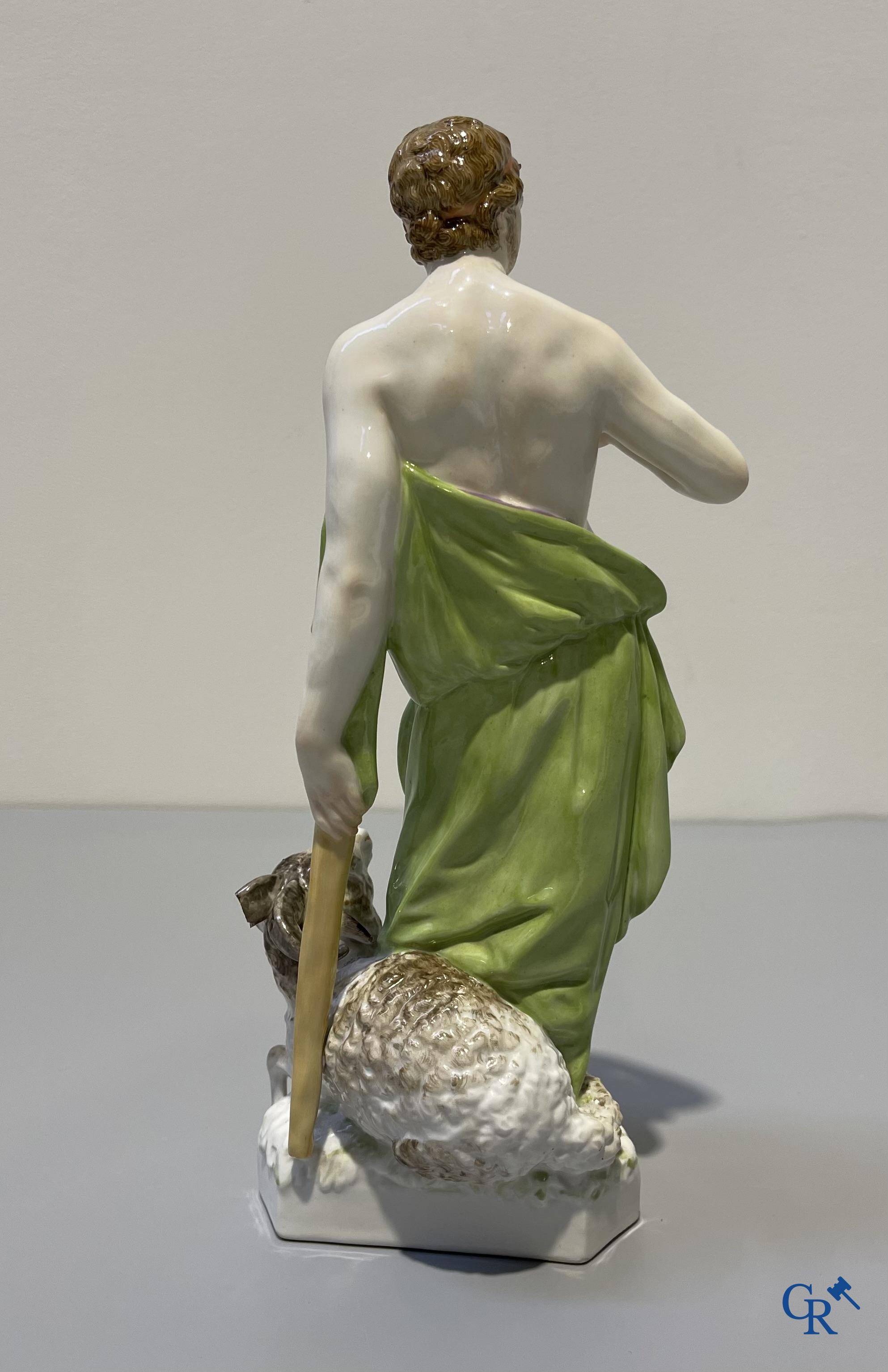 Porcelaine européenne, KPM-Berlin, représentation finement décorée d'un berger. Marqué. 19ème siècle.