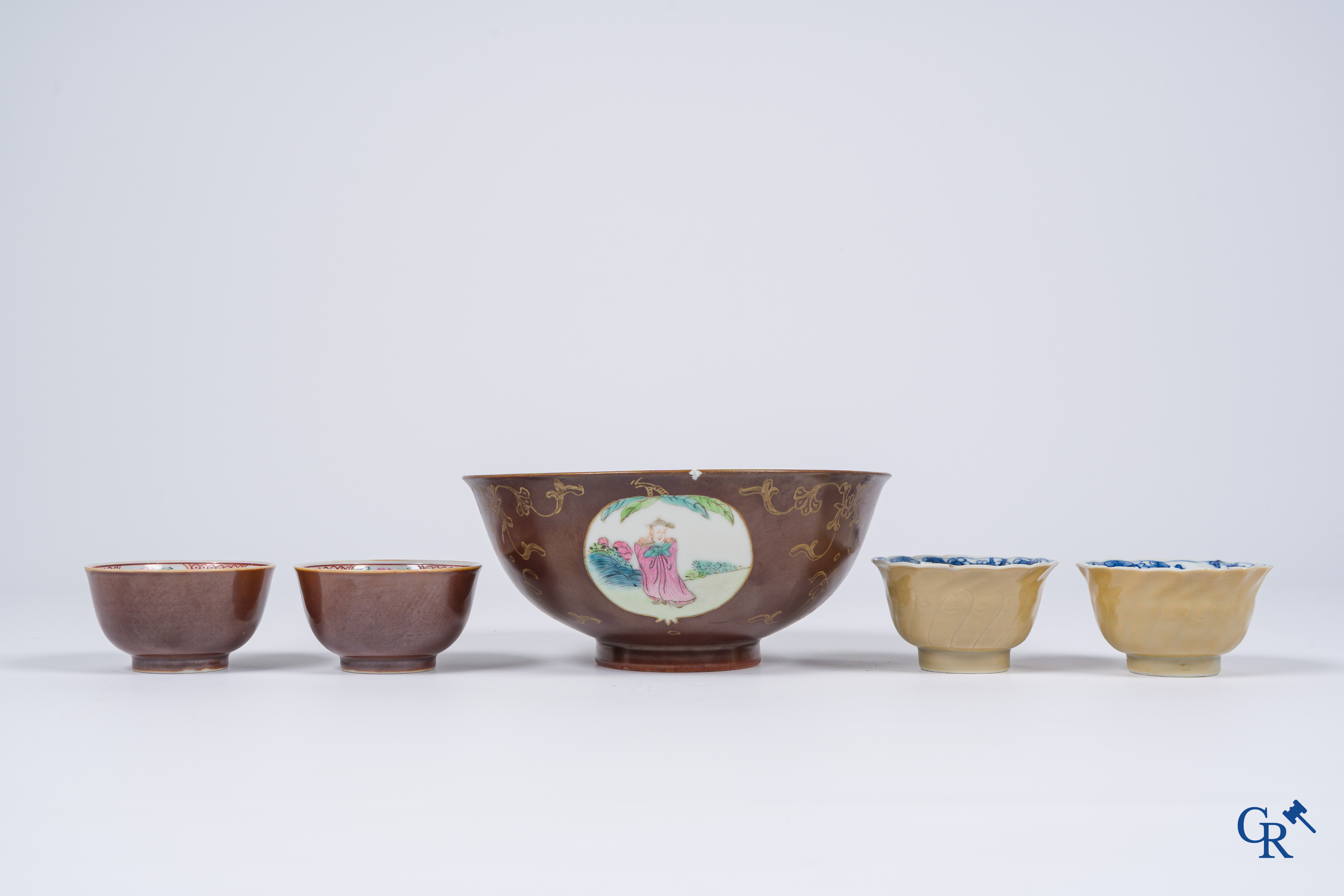 Asian Art, Chinese porcelain. A large Chinese "café au lait" bowl and saucer. 4 cups with saucers attached.