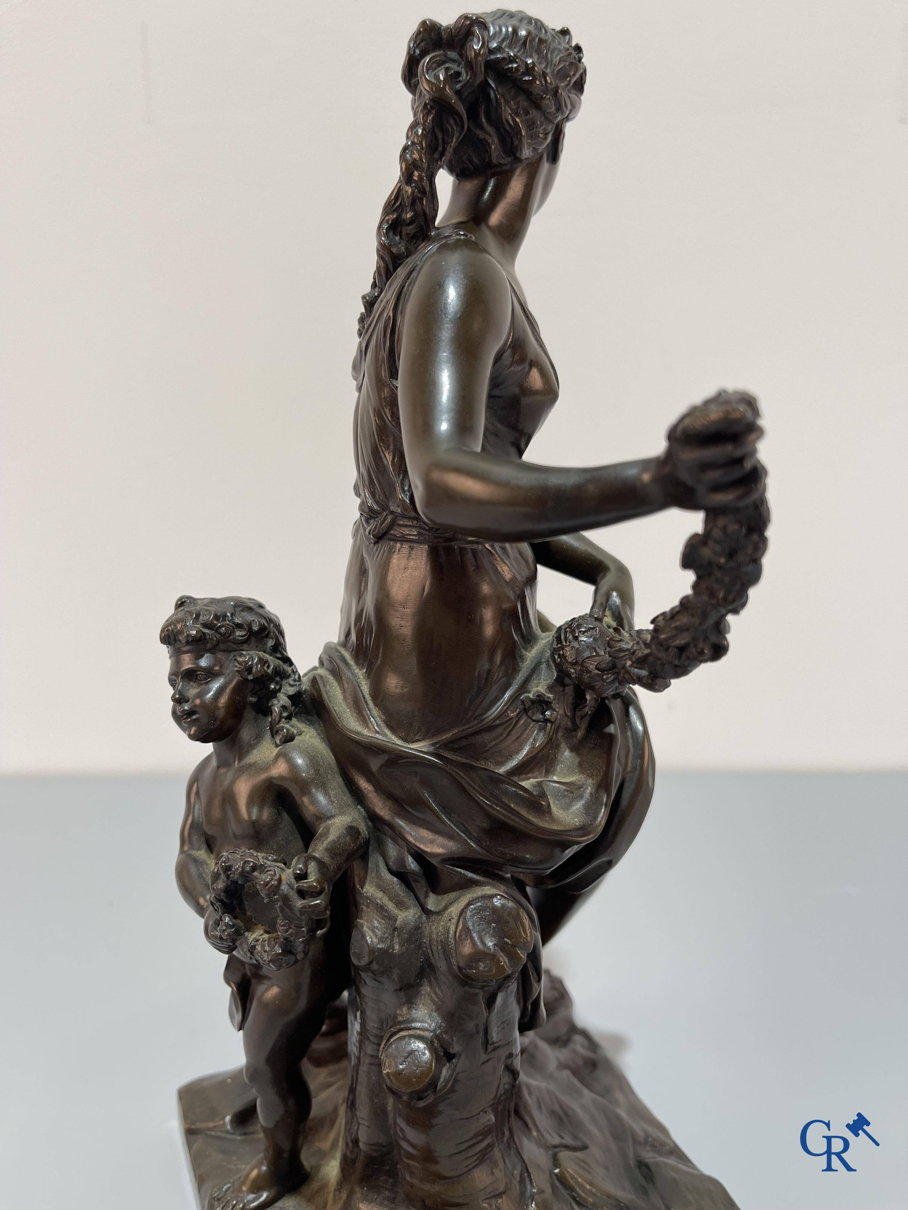 Antoine Coyzevox (après) Représentation finement sculptée de Vénus avec Cupidon. F. Barbedienne Fondeur.