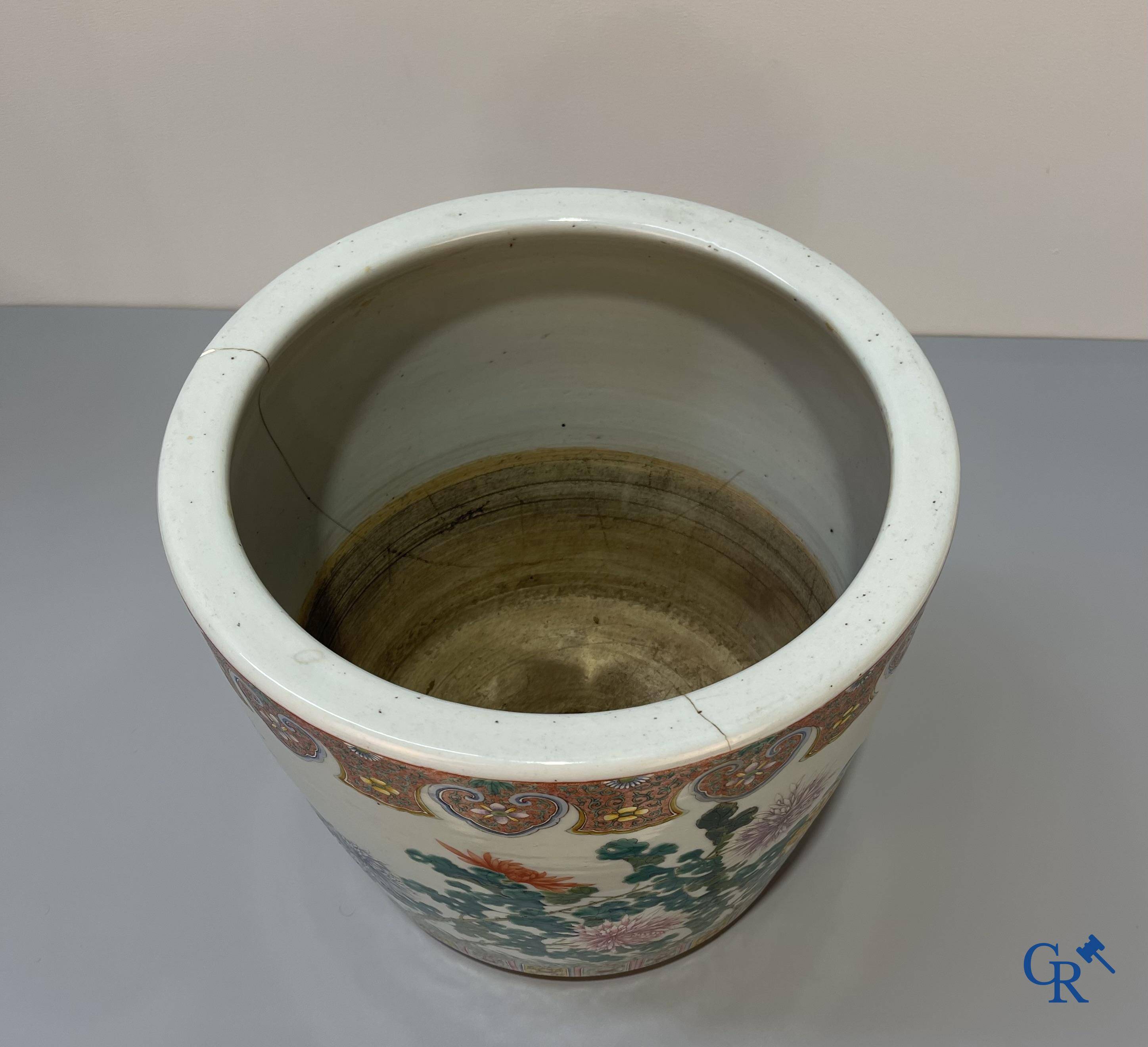 Asian Art, a large Chinese famille rose porcelain jardinière with a decor of flowers and birds.