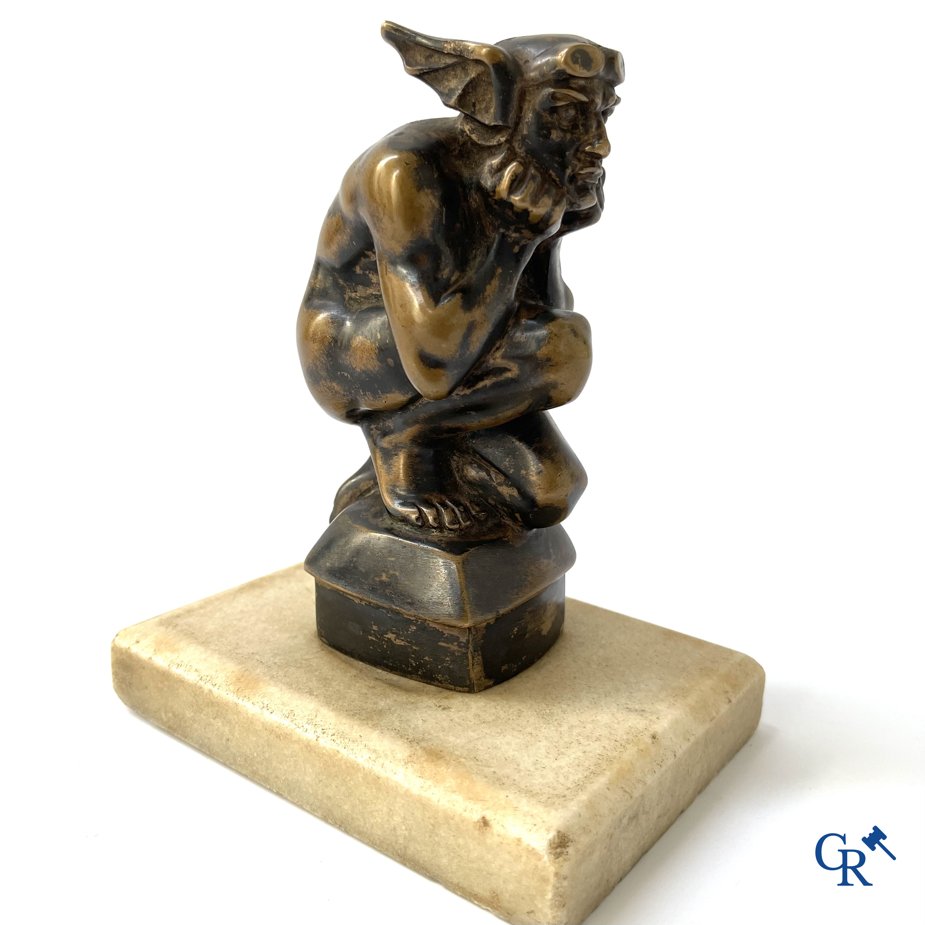 Automobilia, une originale mascotte en bronze finement ciselée d'après un modèle de Gustave Poitvin. vers 1930.