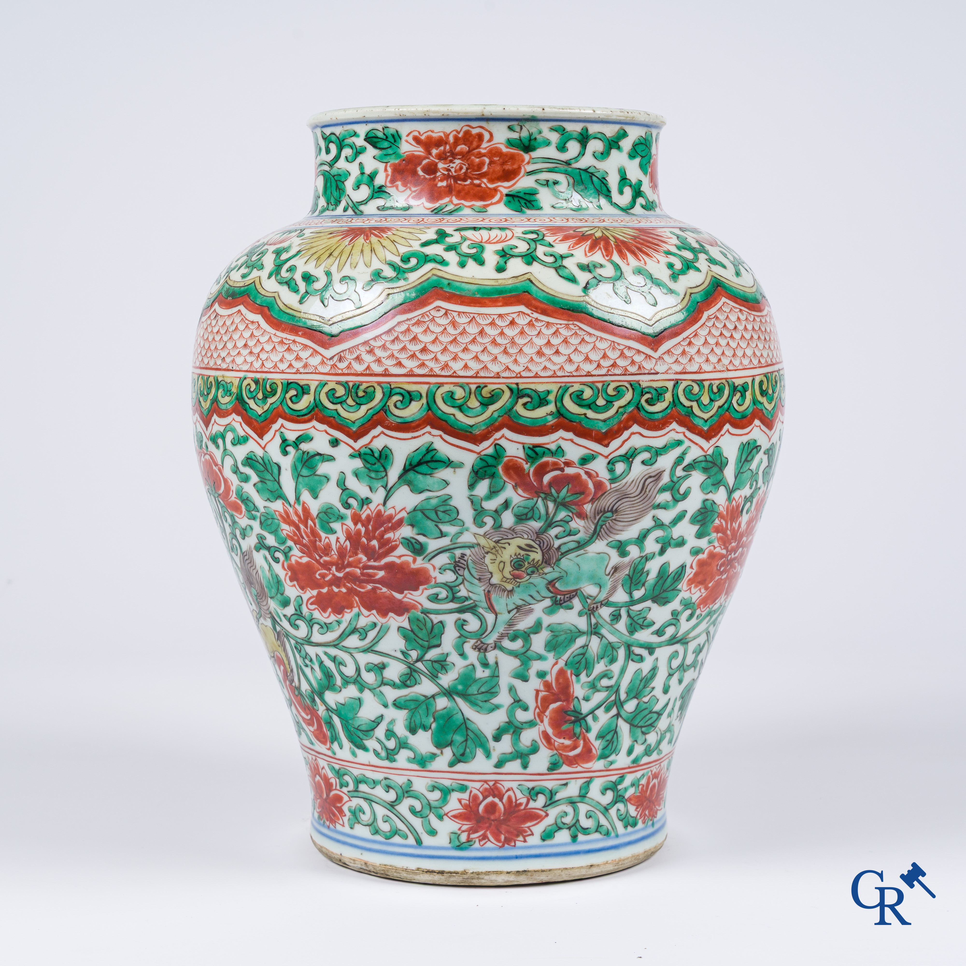 Asian Art, Chinese porcelain. A large Chinese Wucai vase. 17th century.