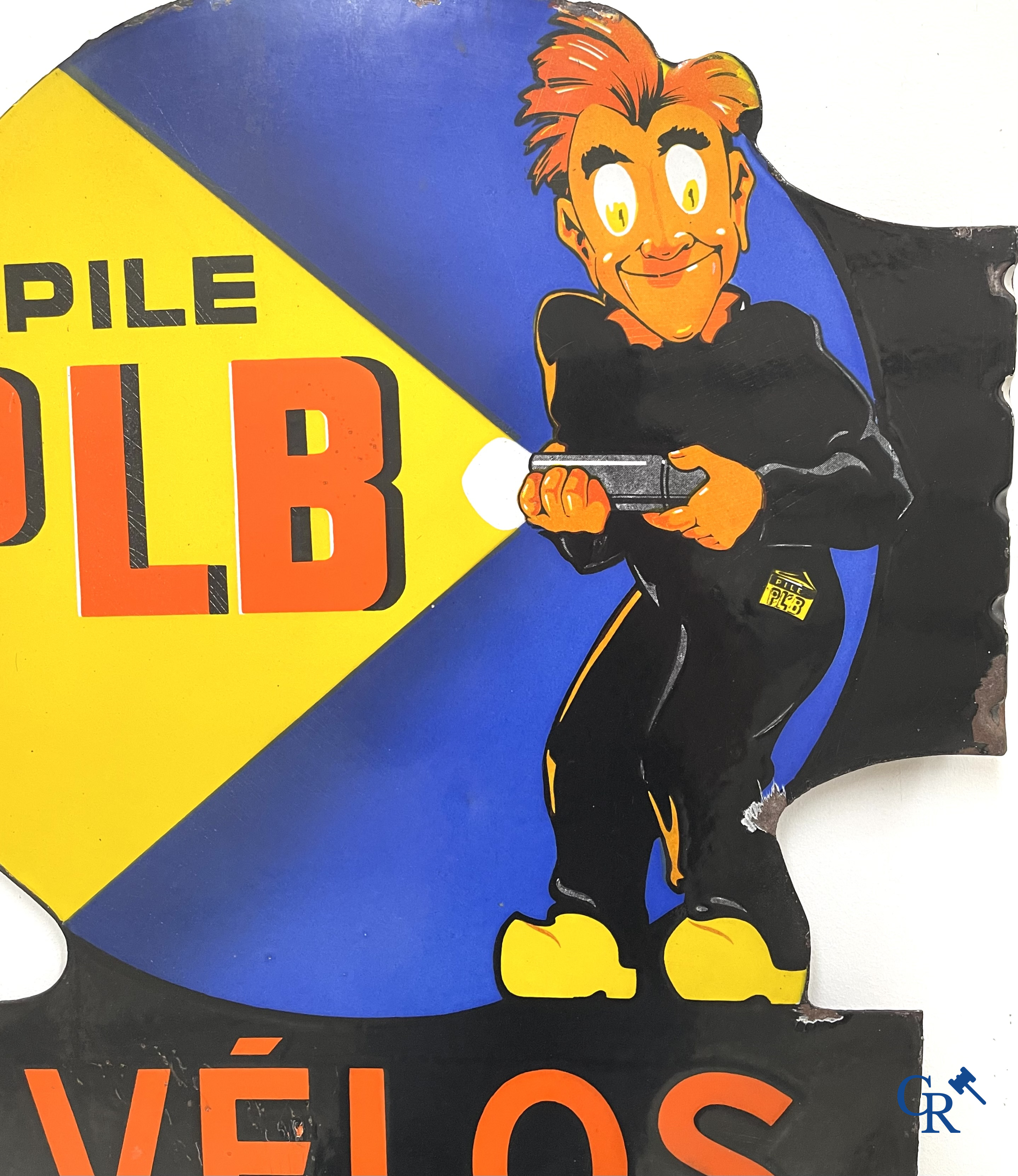 Pile PLB Vélos. Plaque émaillée publicitaire double face pour batteries de vélo PLB. Emailgraph. Bruxelles, 1940.