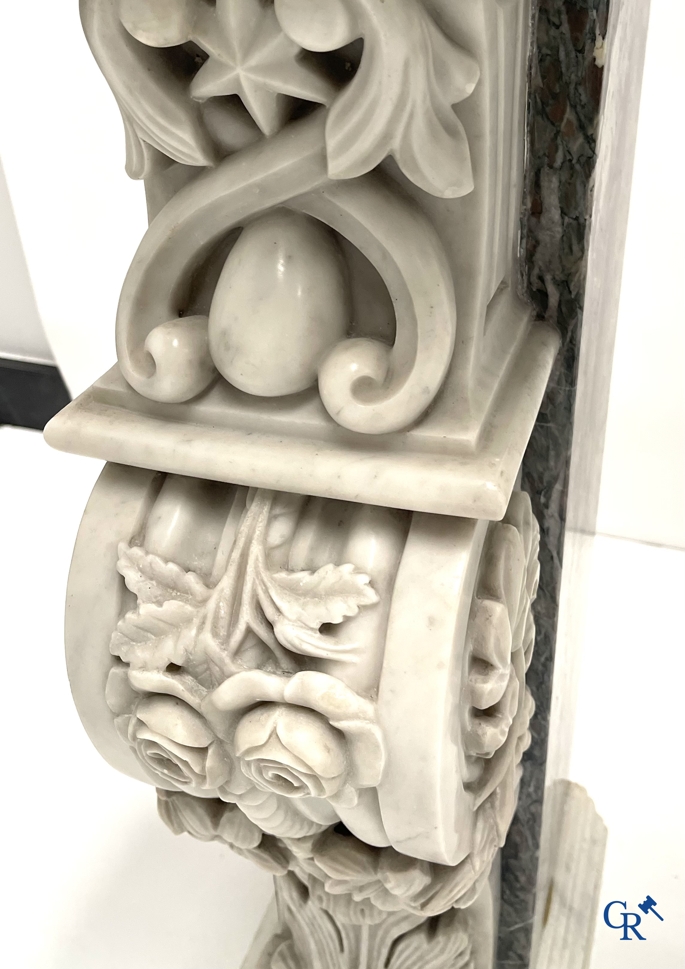 An imposing wall console in multiple types of marble. 19th century.