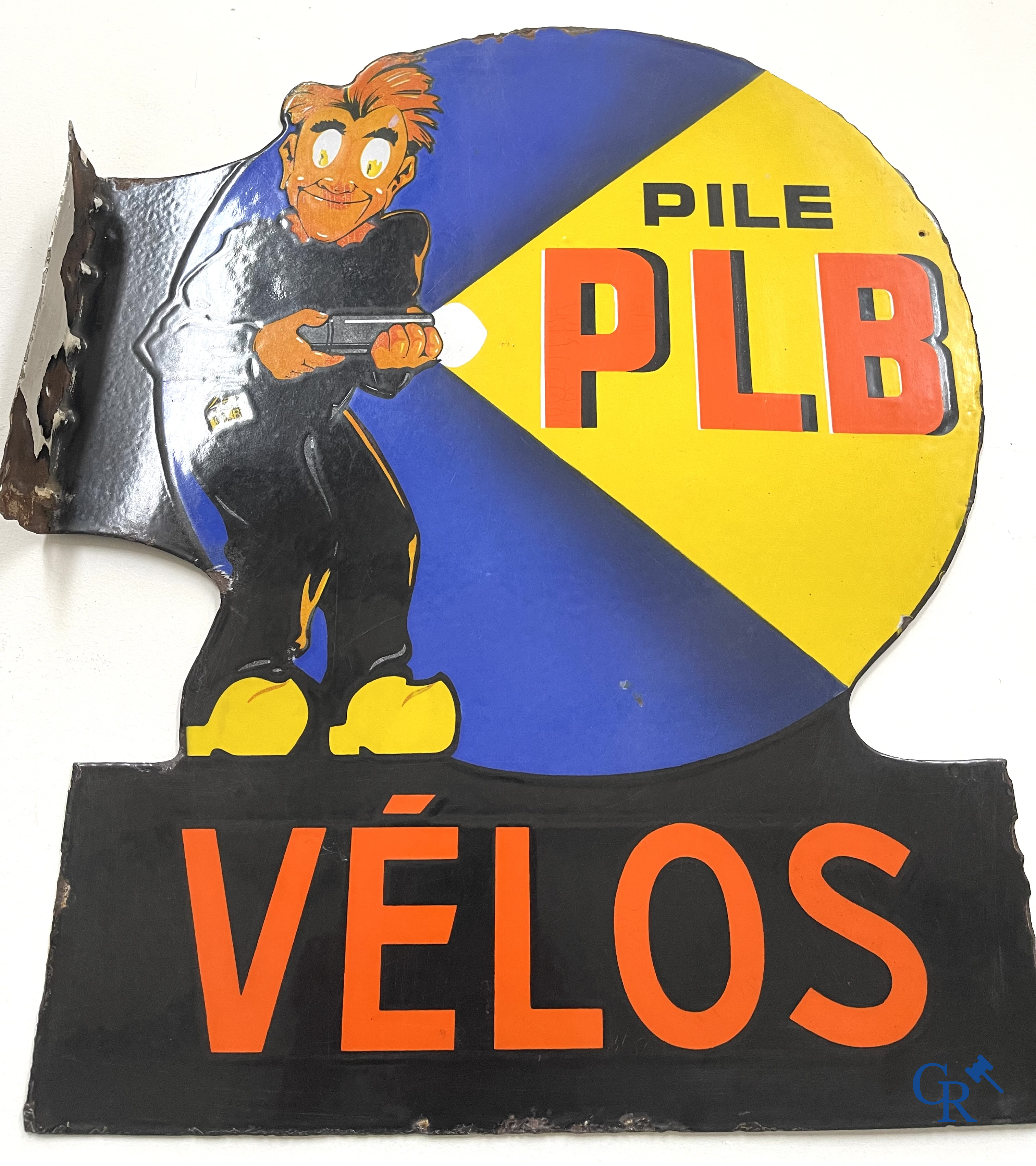 Pile PLB Vélos. Plaque émaillée publicitaire double face pour batteries de vélo PLB. Emailgraph. Bruxelles, 1940.