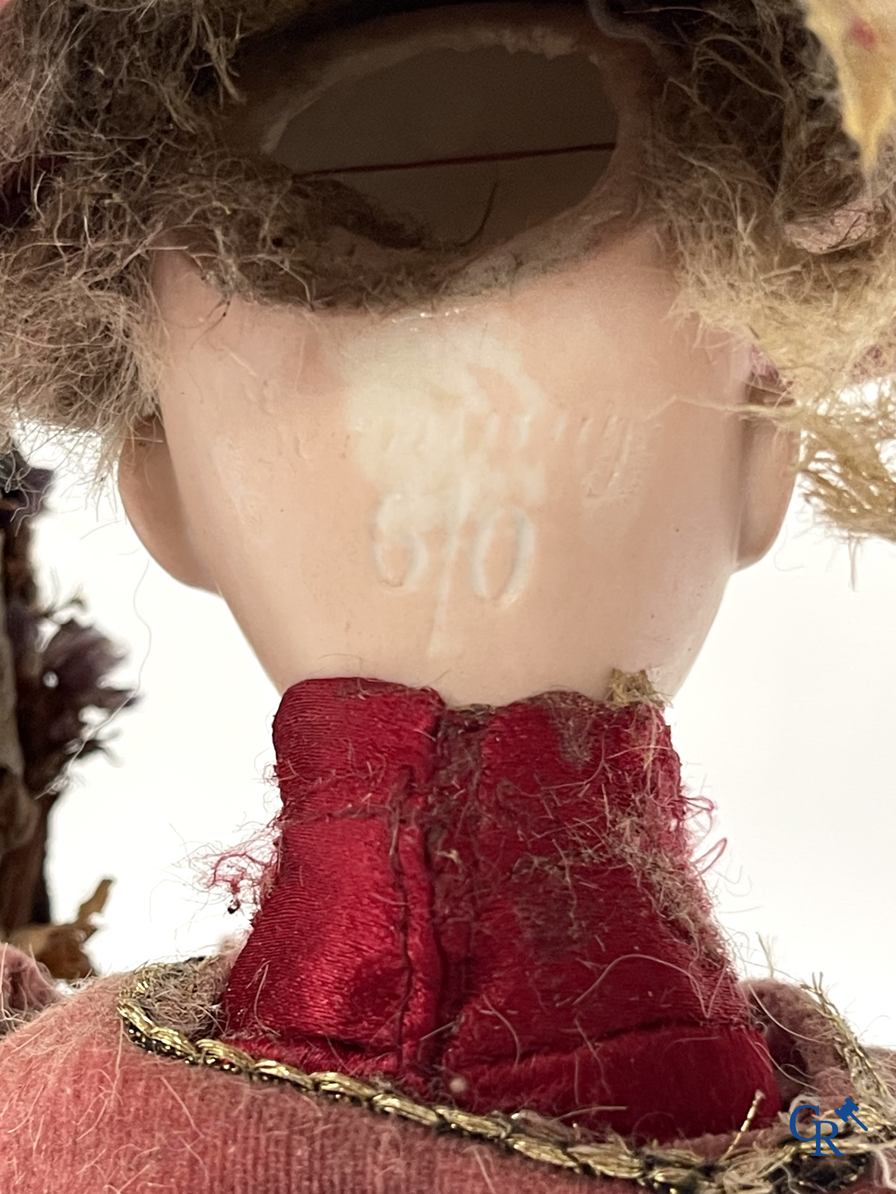 An automaton in the manner of Phalibois, with music, moving head in porcelain and moving hands. Around 1900.