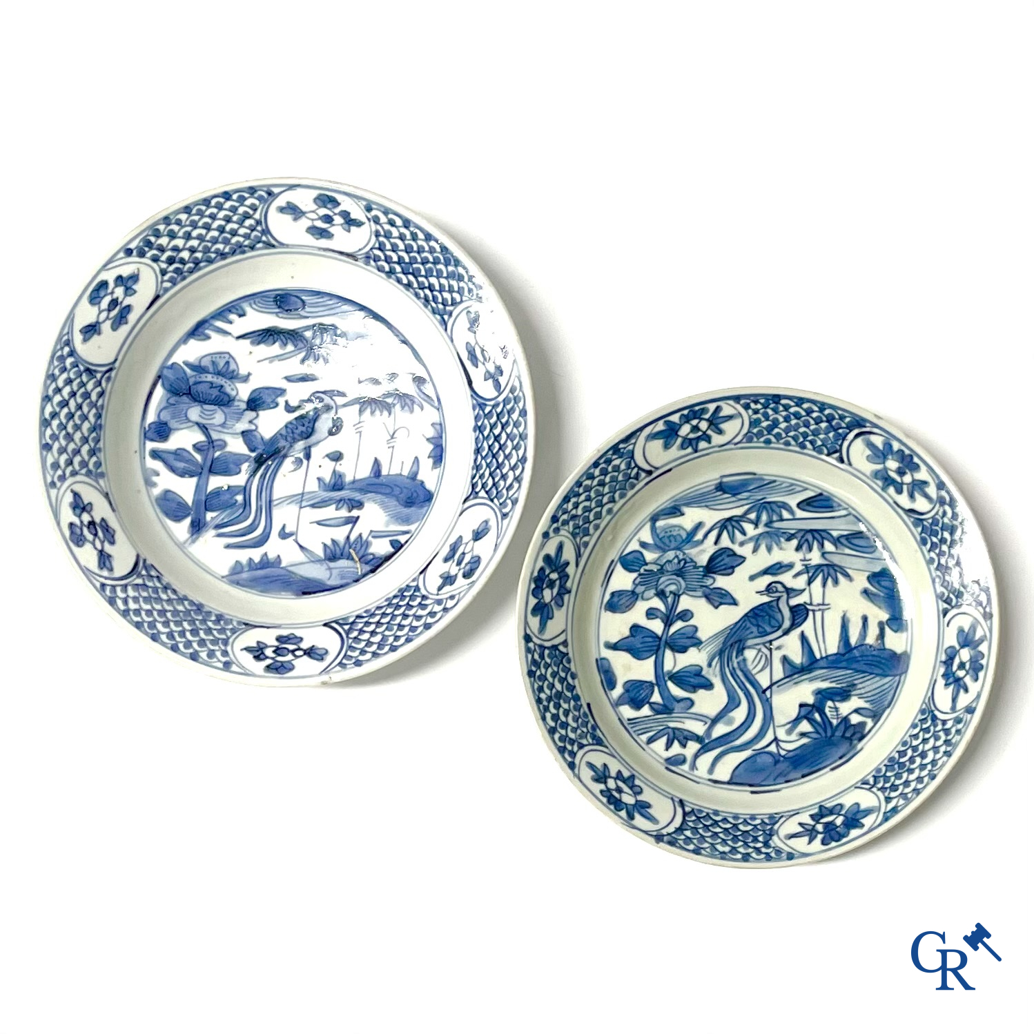 Asian Art, A pair of large Swatow Chinese blue and white dishes decorated with a peacock. Ming Dynasty. Late XVI century.