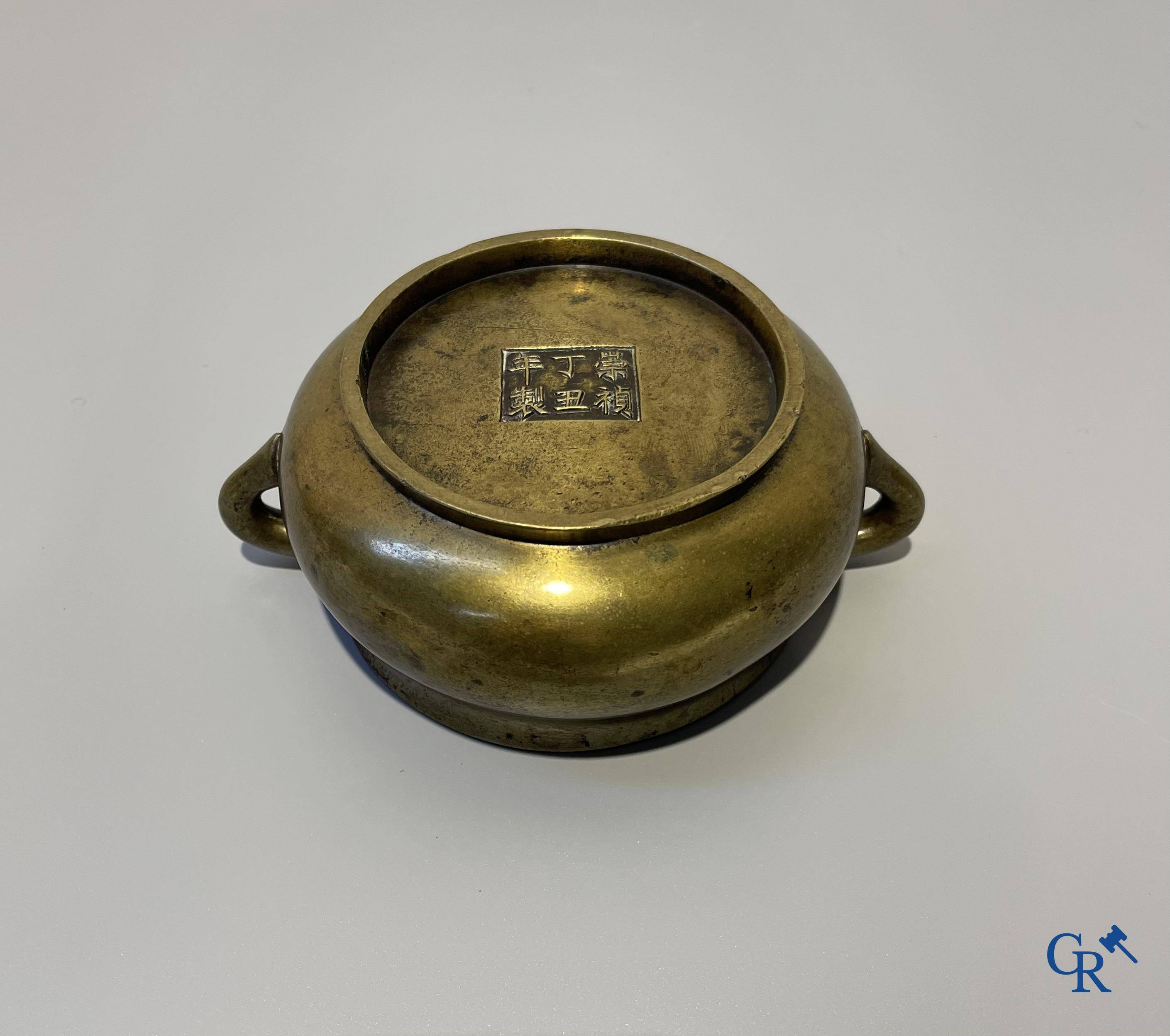 S.T. Dupont Orfèvres à Paris: Aansteker met Japans lakwerk. Gesigneerd.<br />
In originele etui.