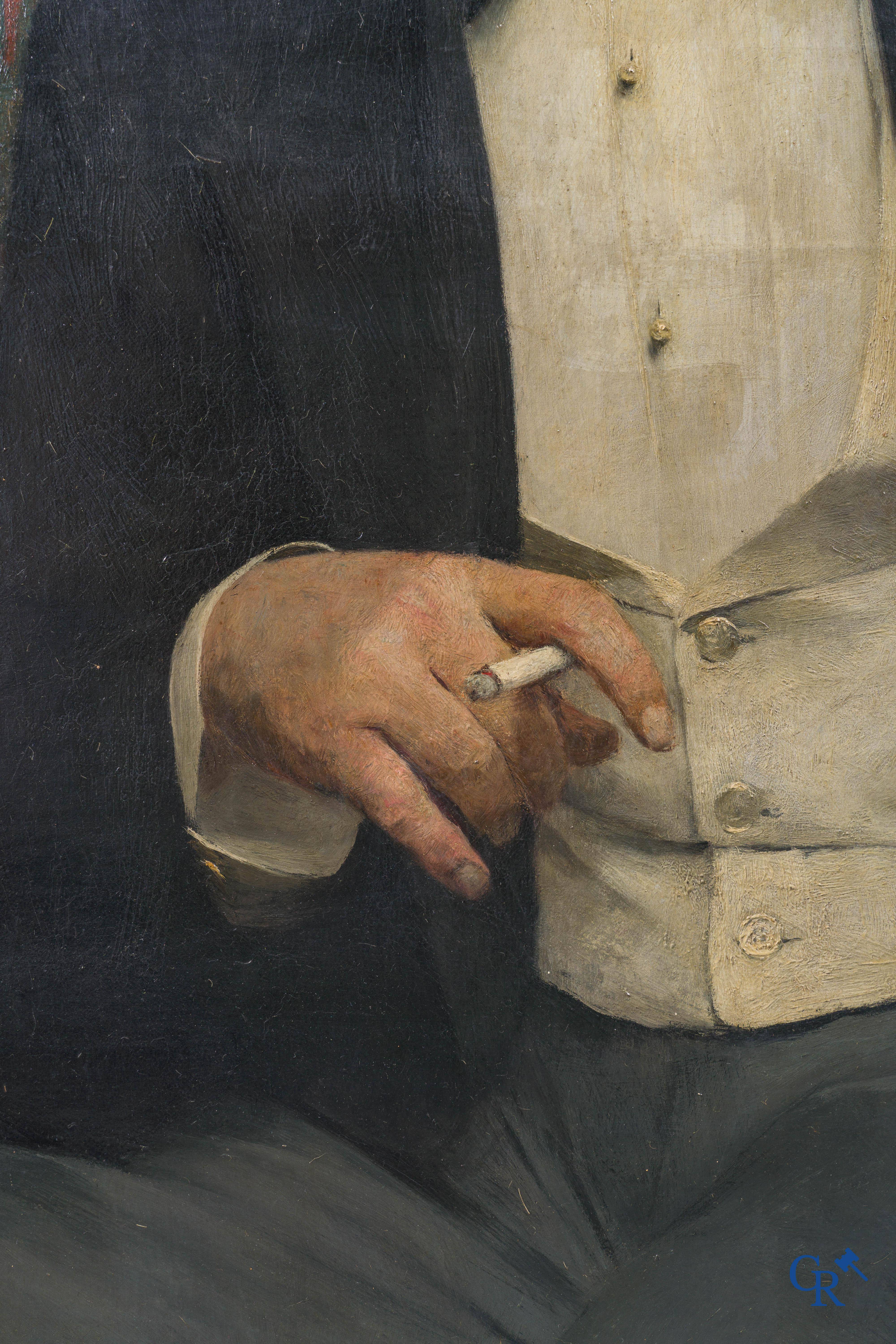 Evariste Carpentier (Kuurne 1845-Liège 1922) Grand portrait d'un amateur d'art dans un intérieur richement décoré.