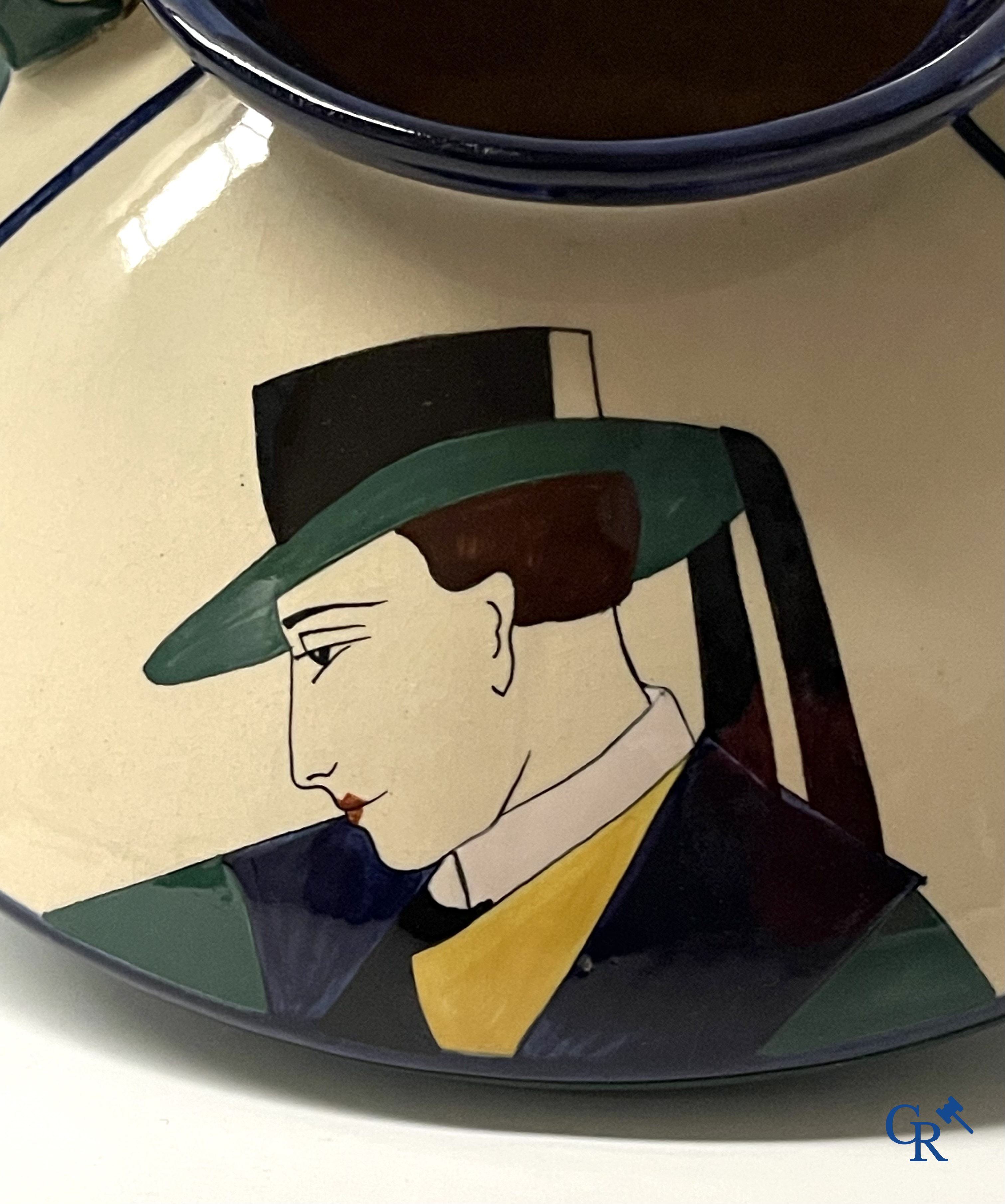 H.B. Quimper, Art Deco vaas met bretoens decor. Circa 1930.