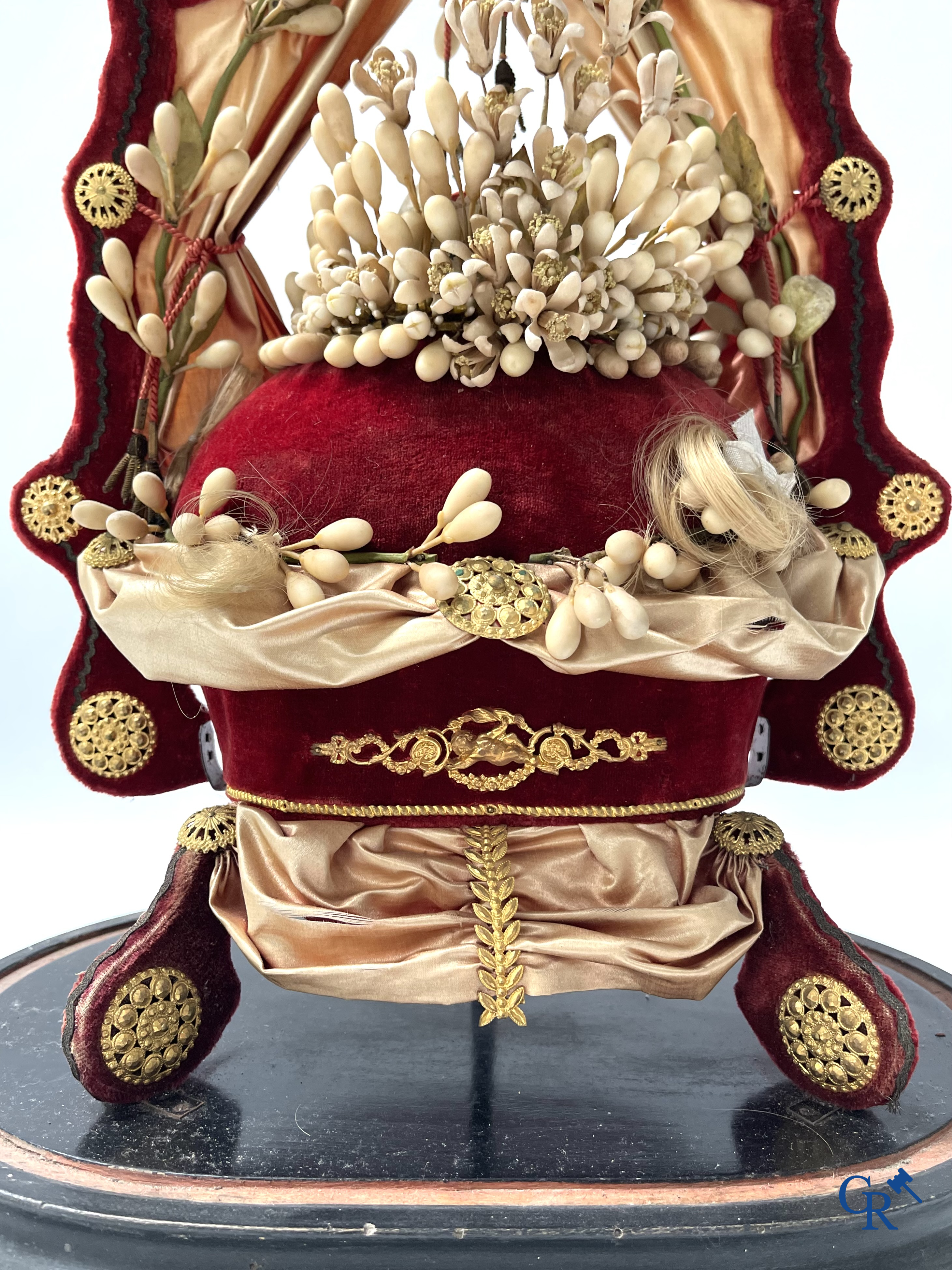 2 glass domes with a bridal bouquet on a base decorated with ornaments in gilded brass. circa 1900.