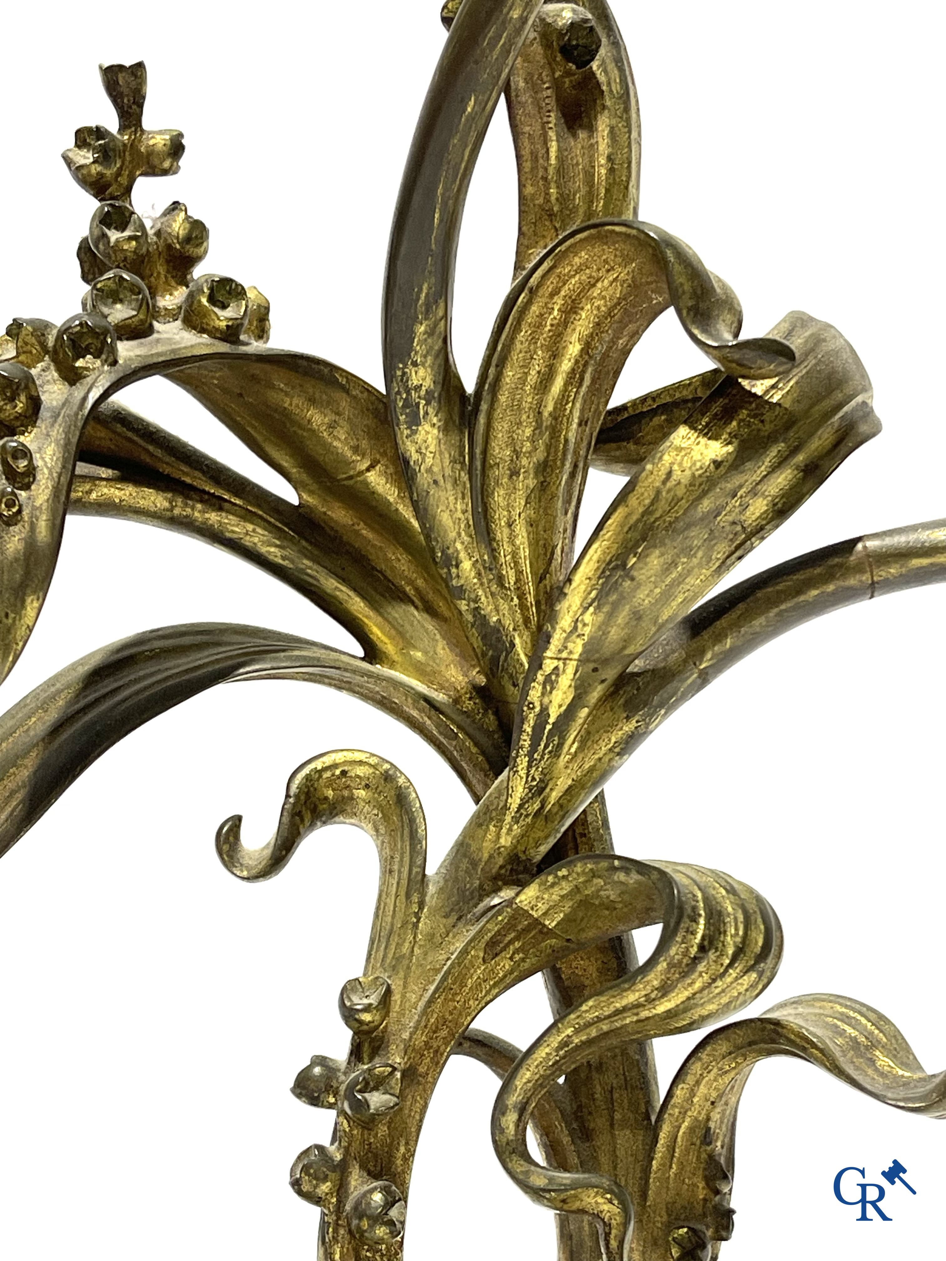 Art Nouveau, een 3-delige bronzen schouwgarnituur in Jugendstil. Circa 1900.